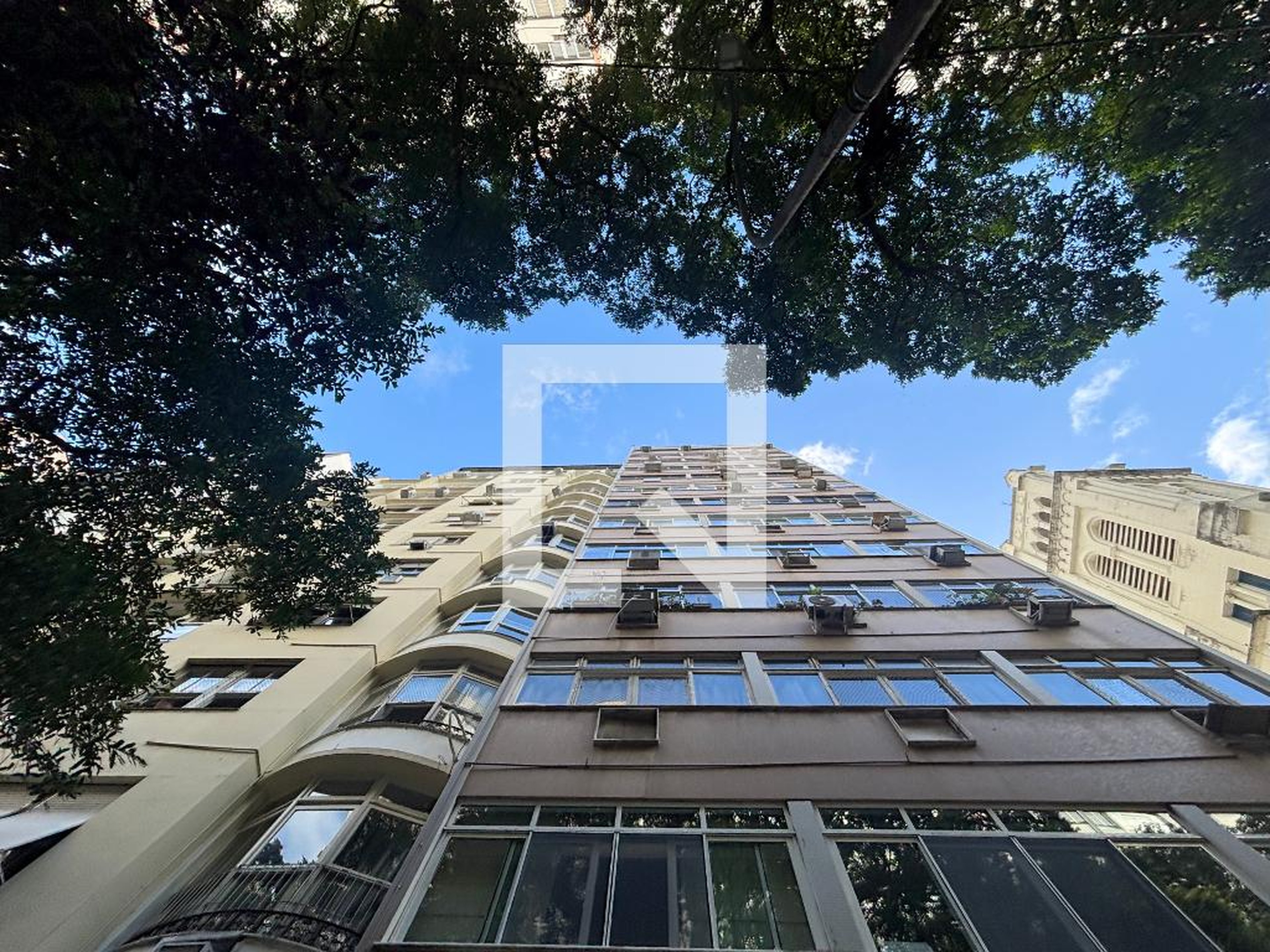 Fachada Condomínio em Rua General Ribeiro da Costa, 178
