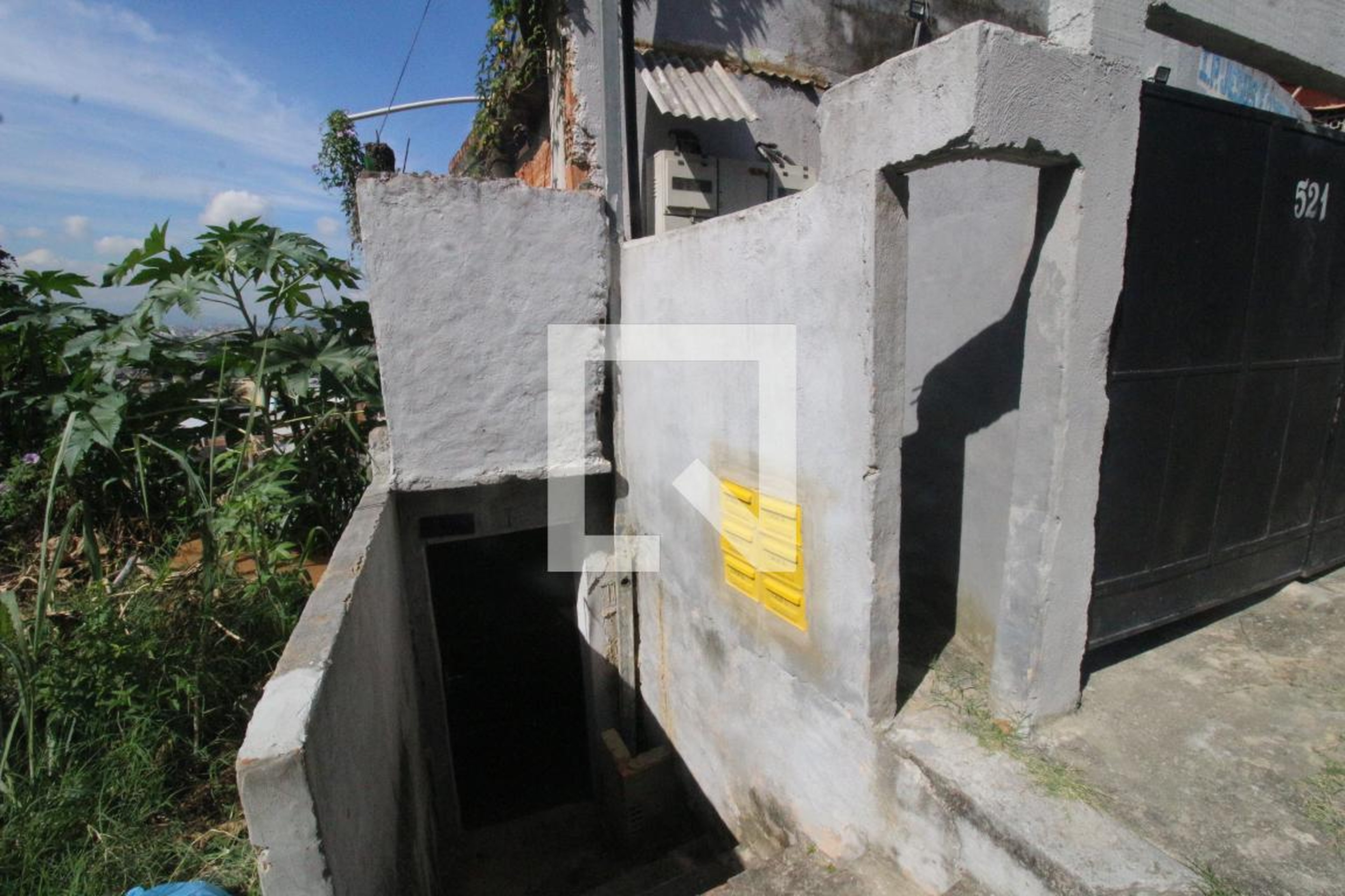 Entrada Condomínio em Rua Caimirim, 521