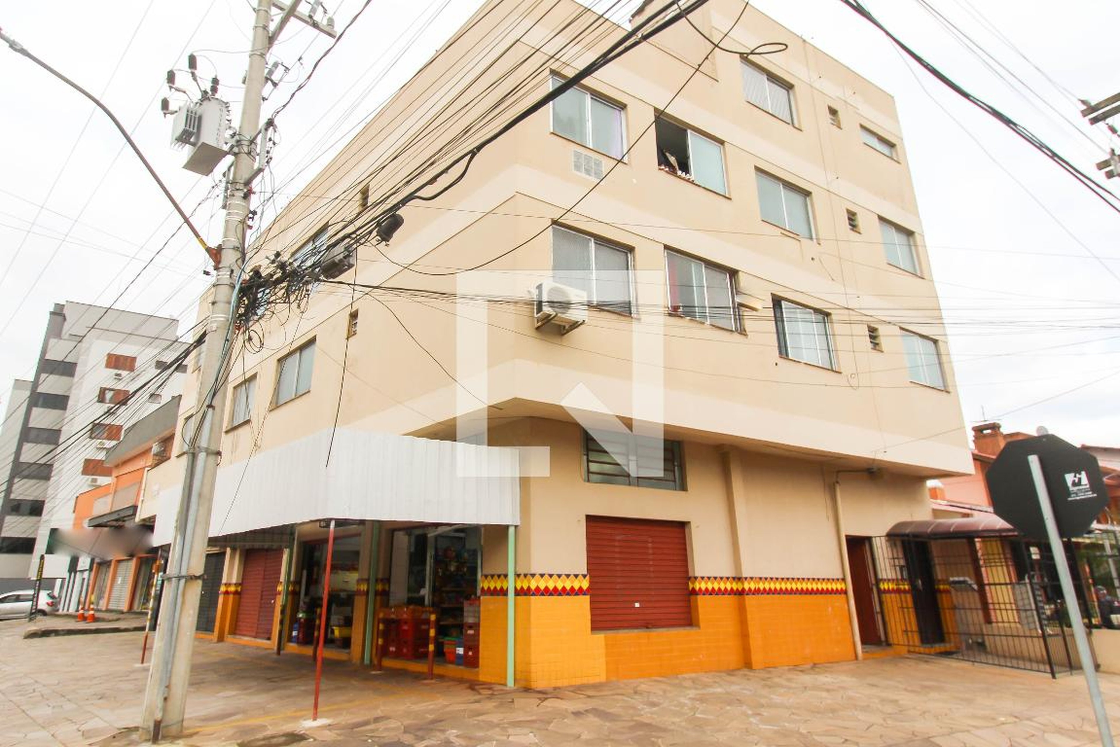 Fachada Condomínio em Rua Nerci Pereira Flôres, 10