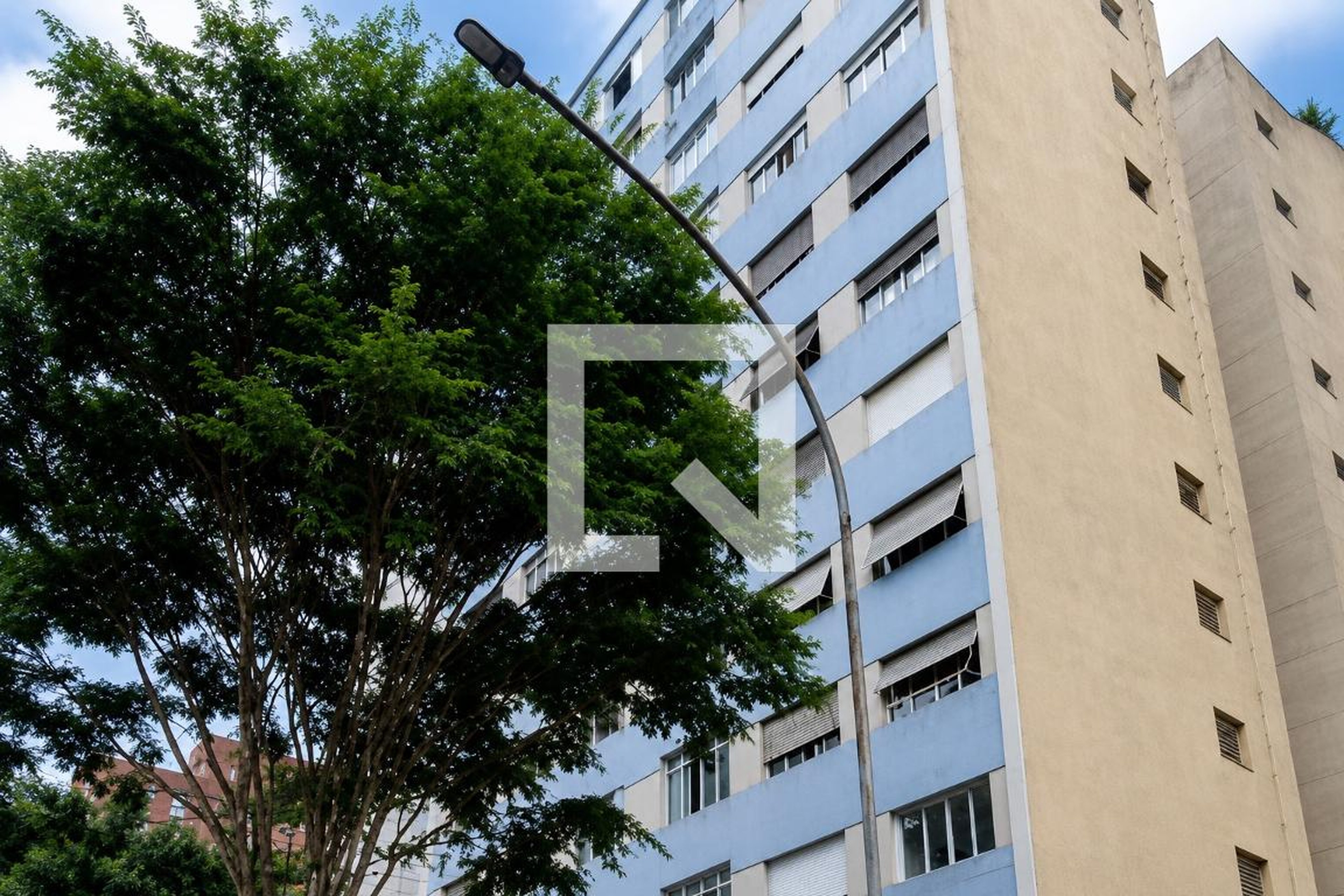 Fachada Condomínio em Rua Cincinato Braga, 303