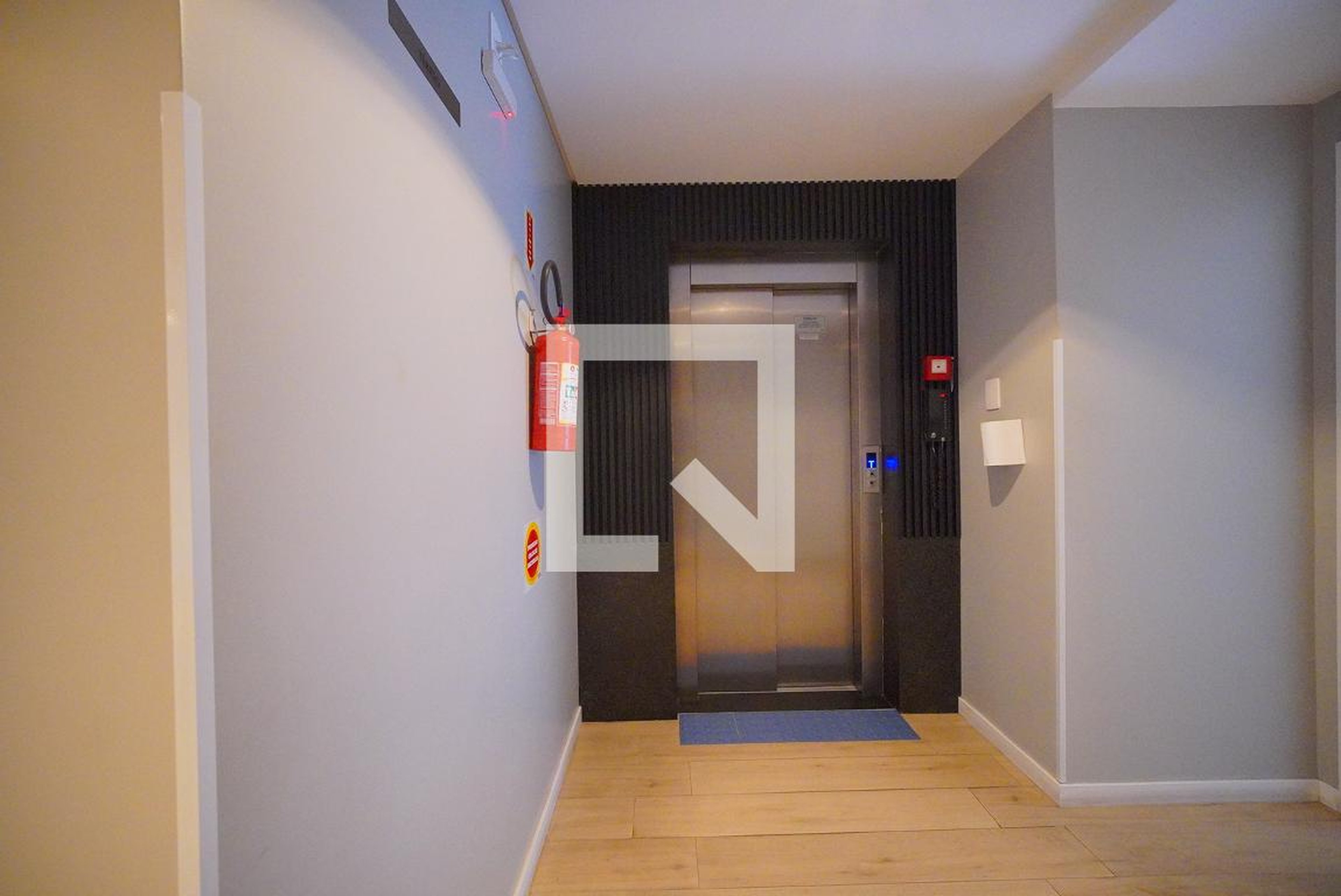 Elevador - Zee Residence
