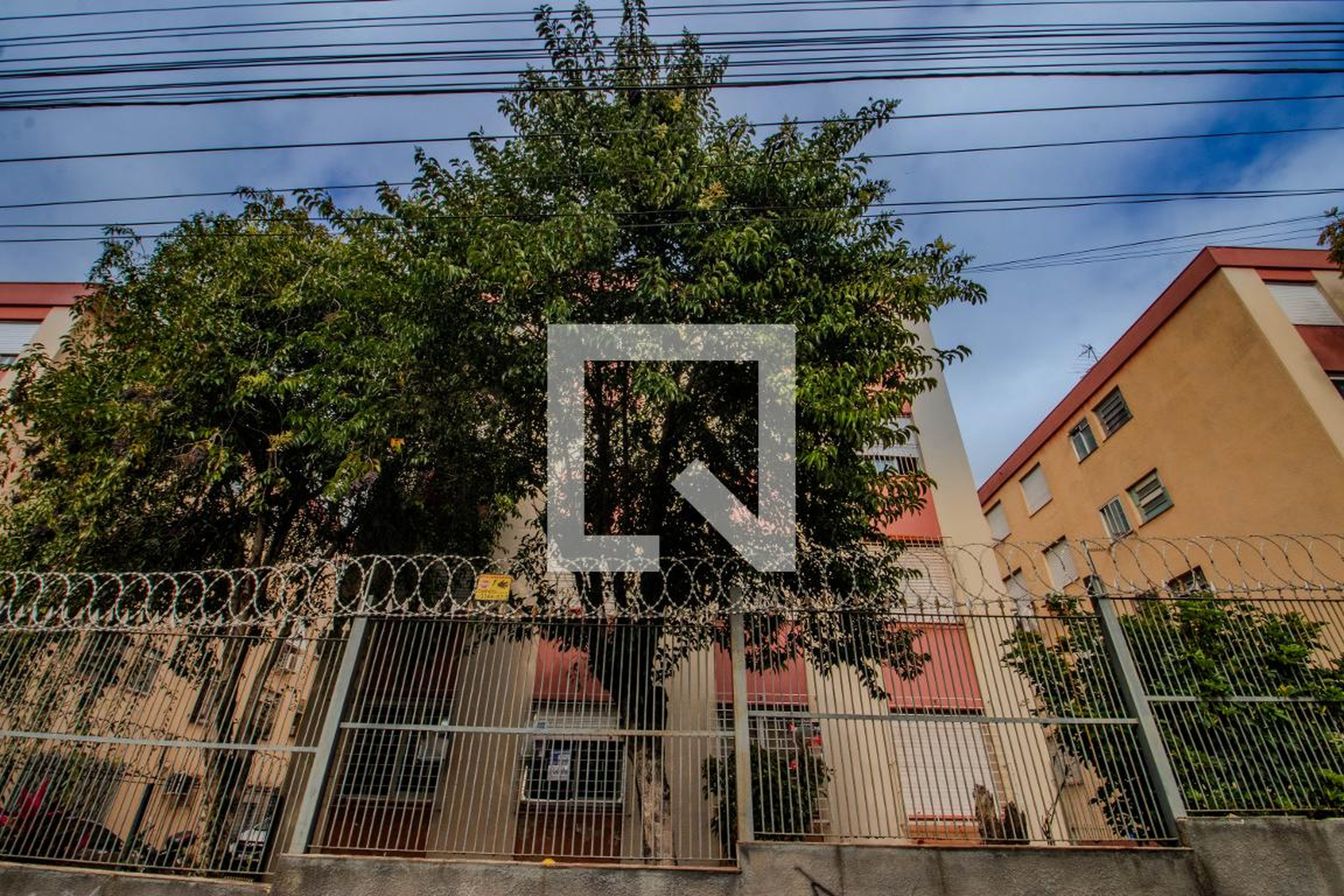 Fachada Condomínio em Rua Doutor Aron Menda, 105