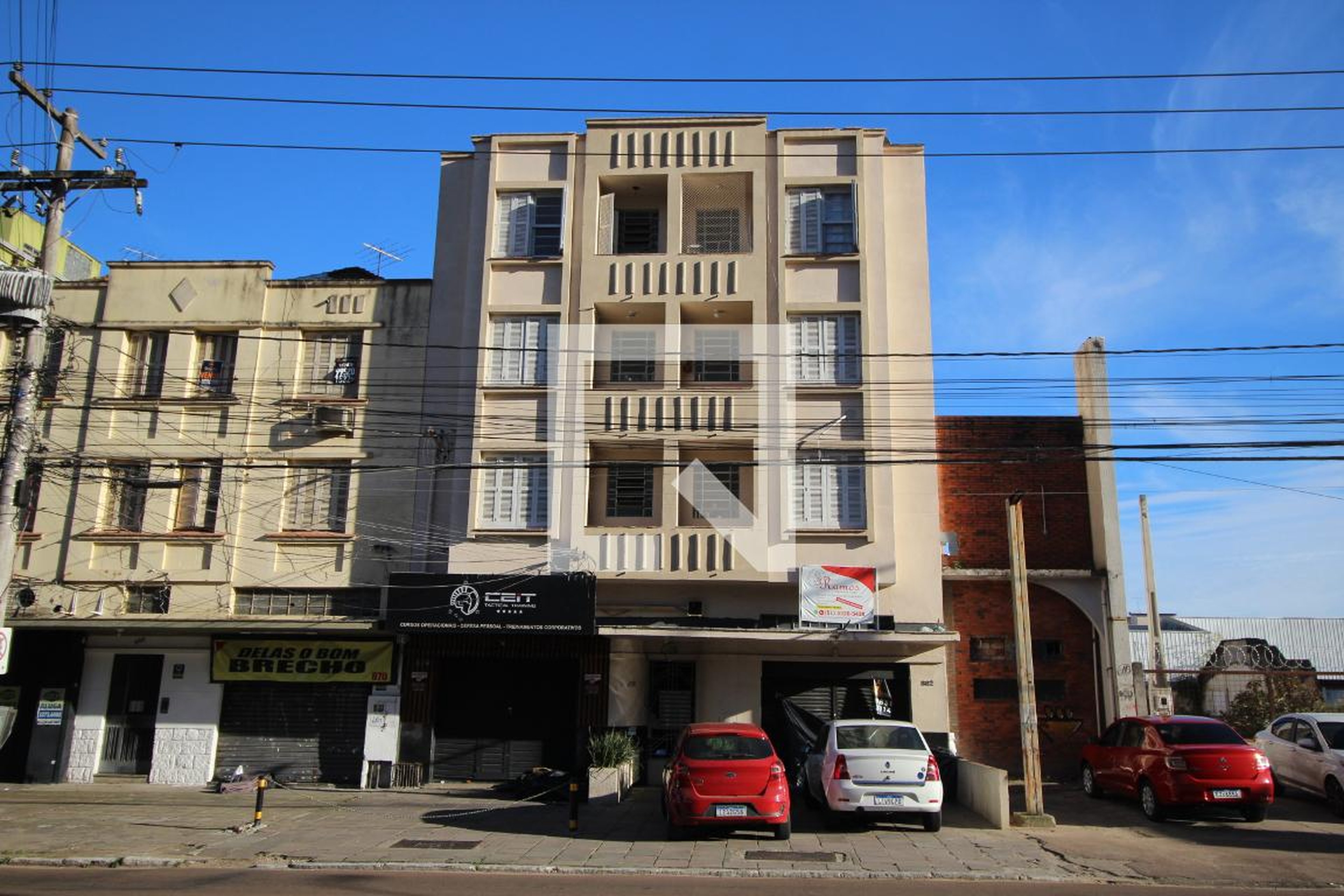 Fachada Condomínio em Avenida Cristóvão Colombo, 878