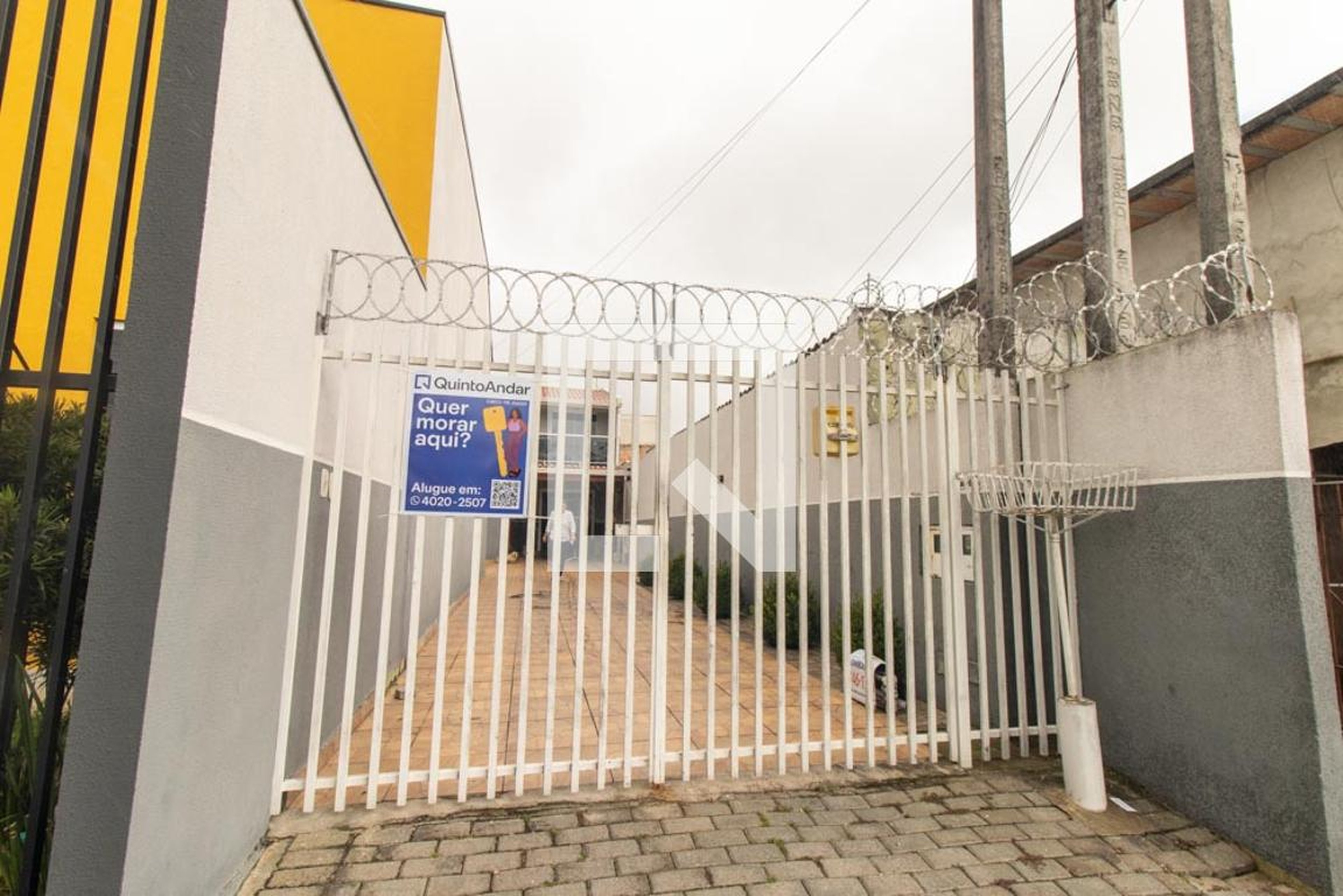 Fachada Condomínio em Rua Odir Gomes da Rocha, 1168