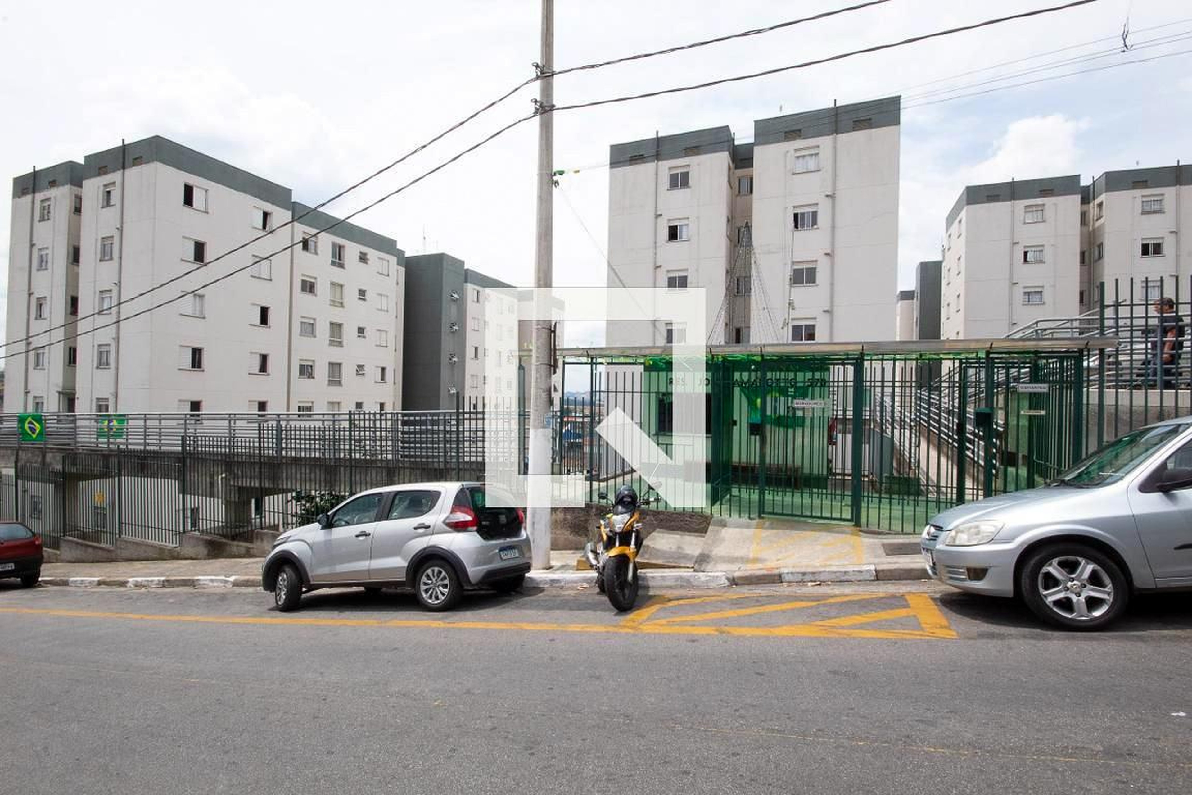 Fachada Condomínio em Rua Ananias de Almeida, 579