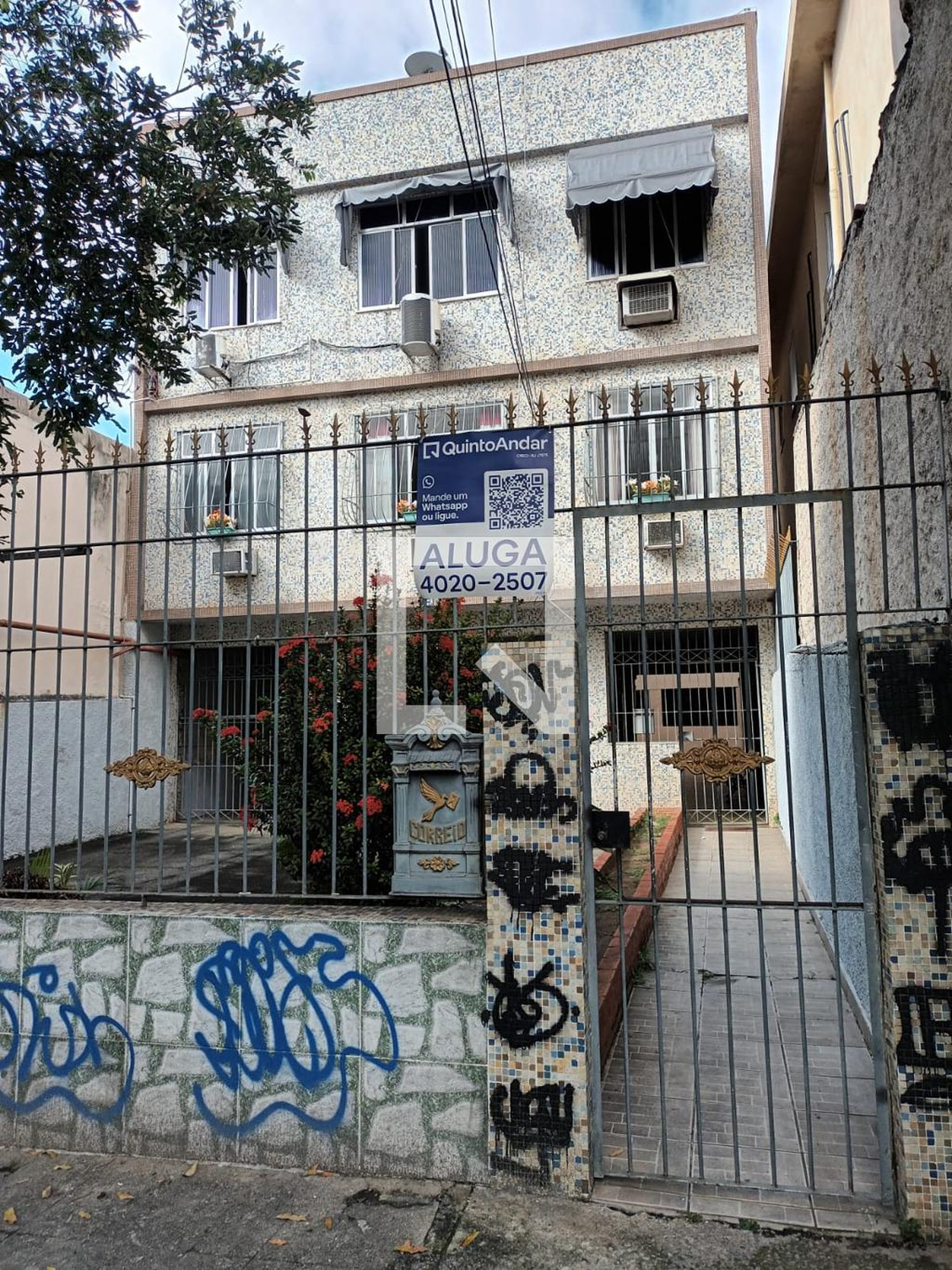 Fachada Condomínio em Rua Mario Carpenter, 729