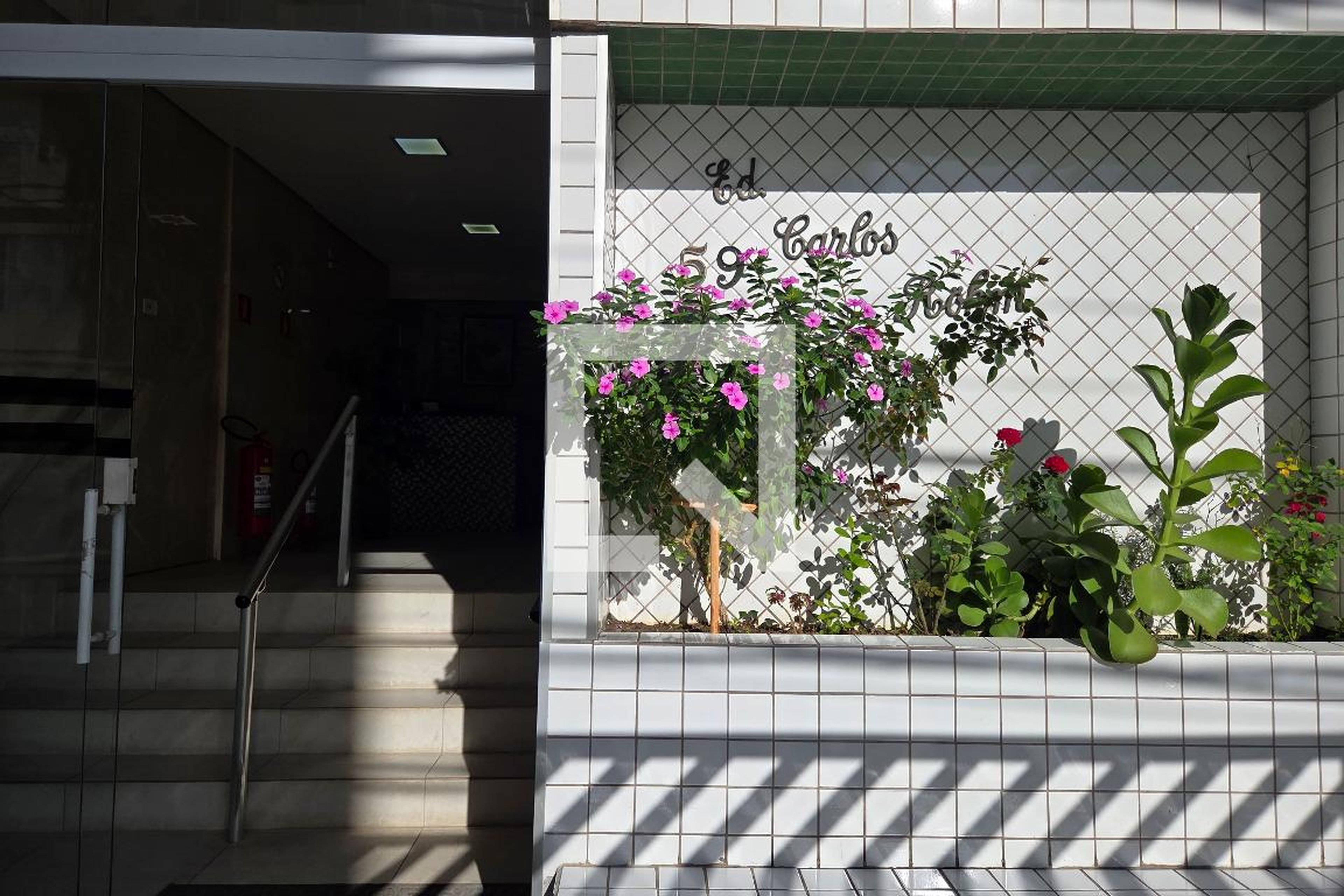 Fachada Condomínio Carlos Ronm