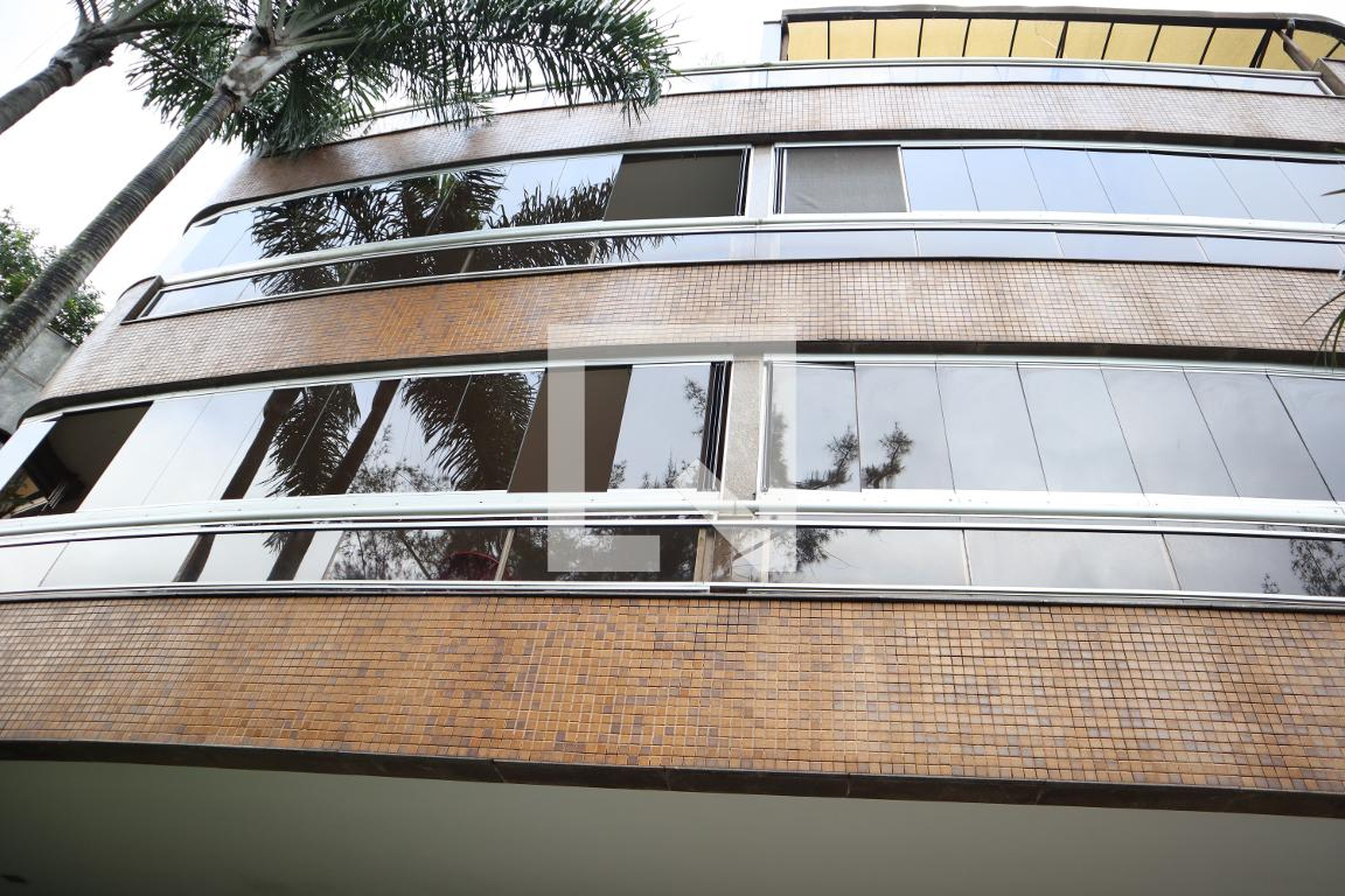 fachada Condomínio em Avenida Genaro de Carvalho, 103