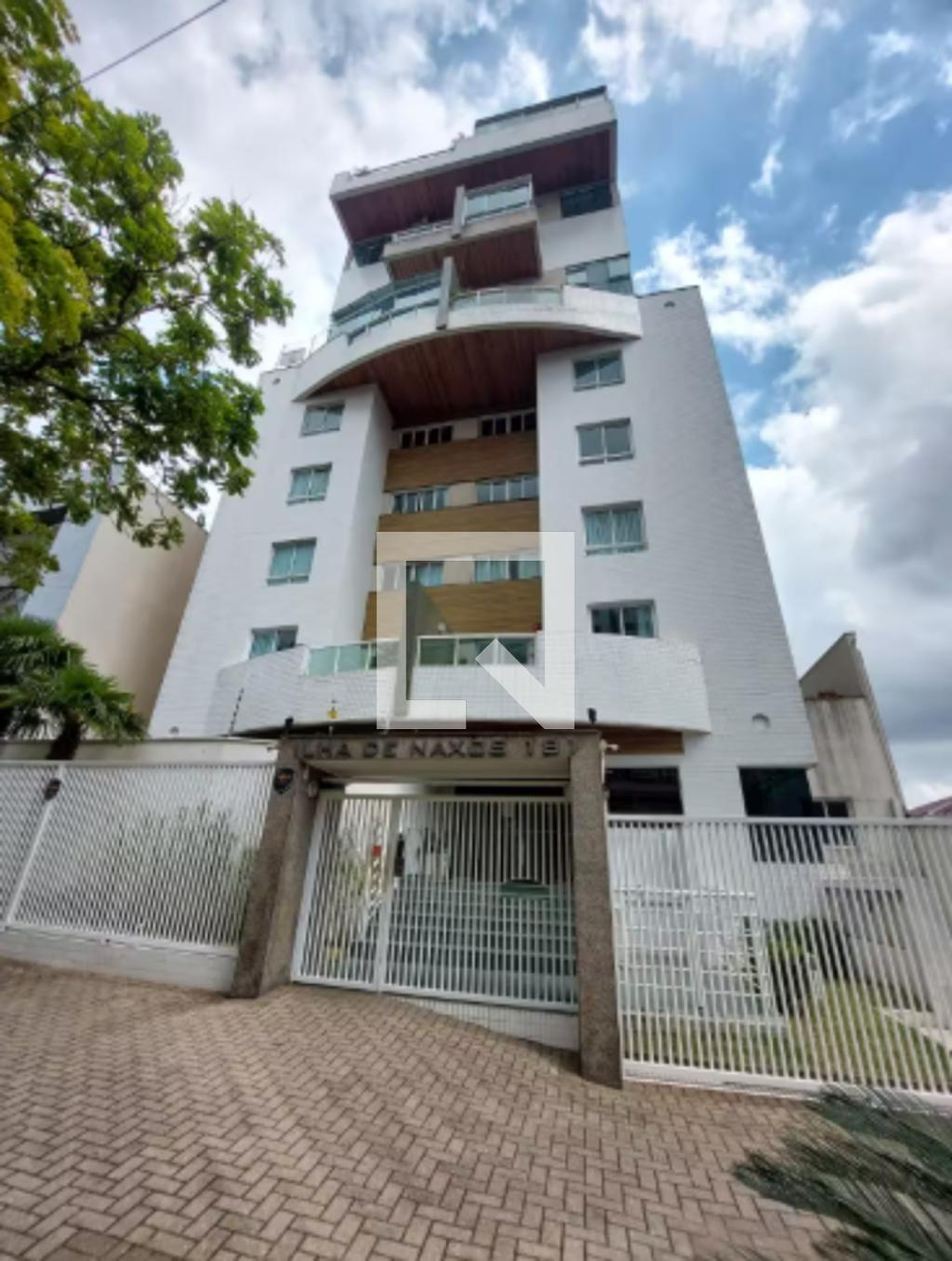 Fachada Condomínio em Alameda Júlia da Costa, 181
