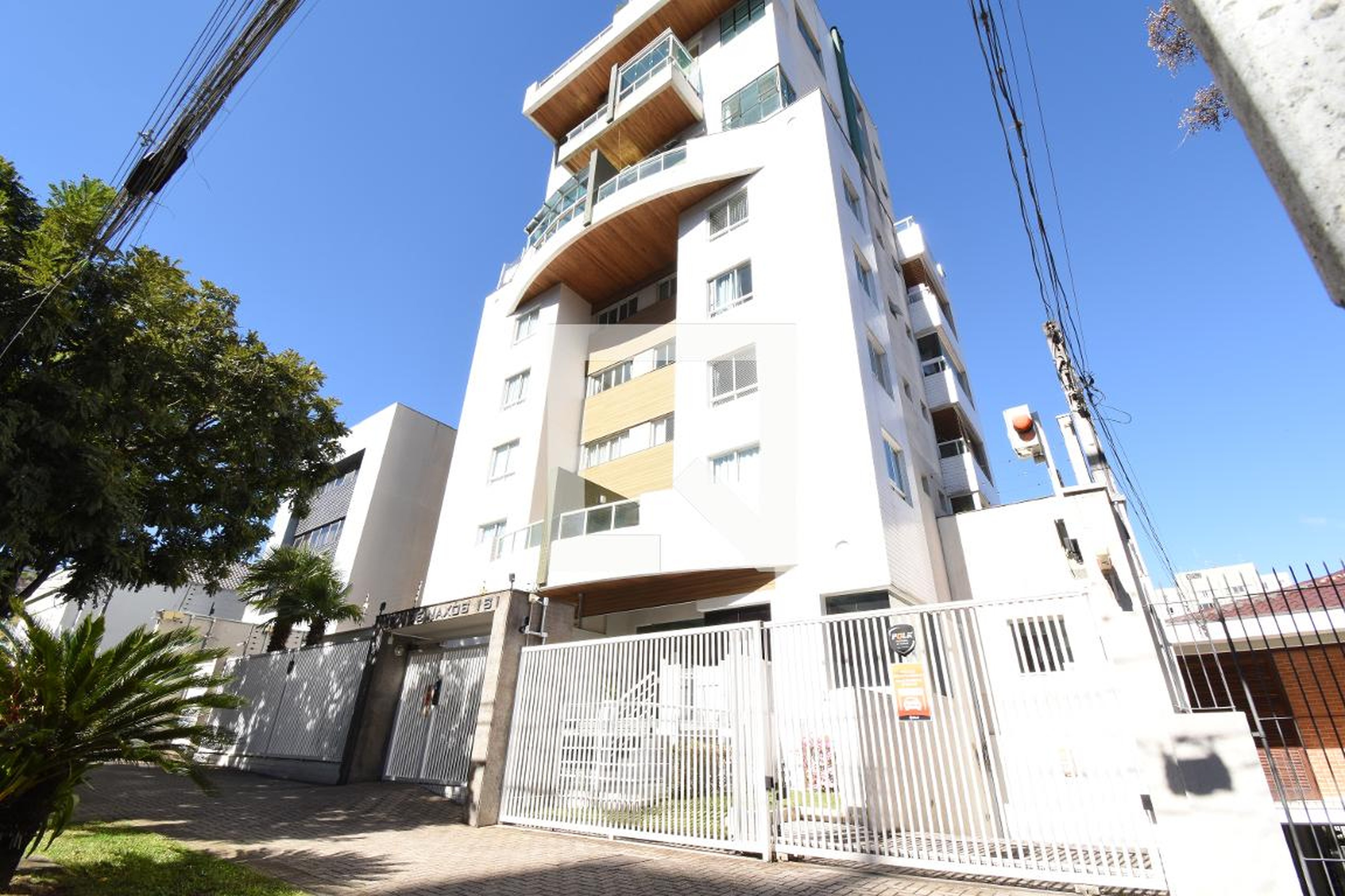 Fachada do Condomínio Condomínio em Alameda Júlia da Costa, 181