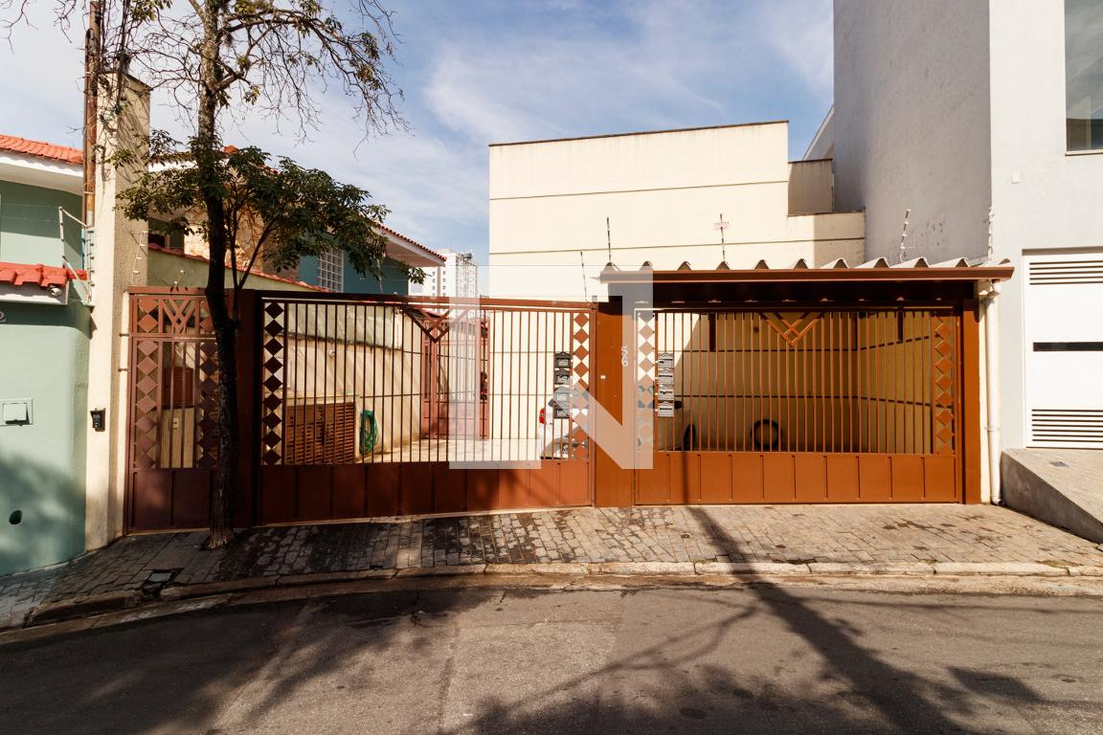 Fachada Condomínio em Rua Álvares Afonso, 56