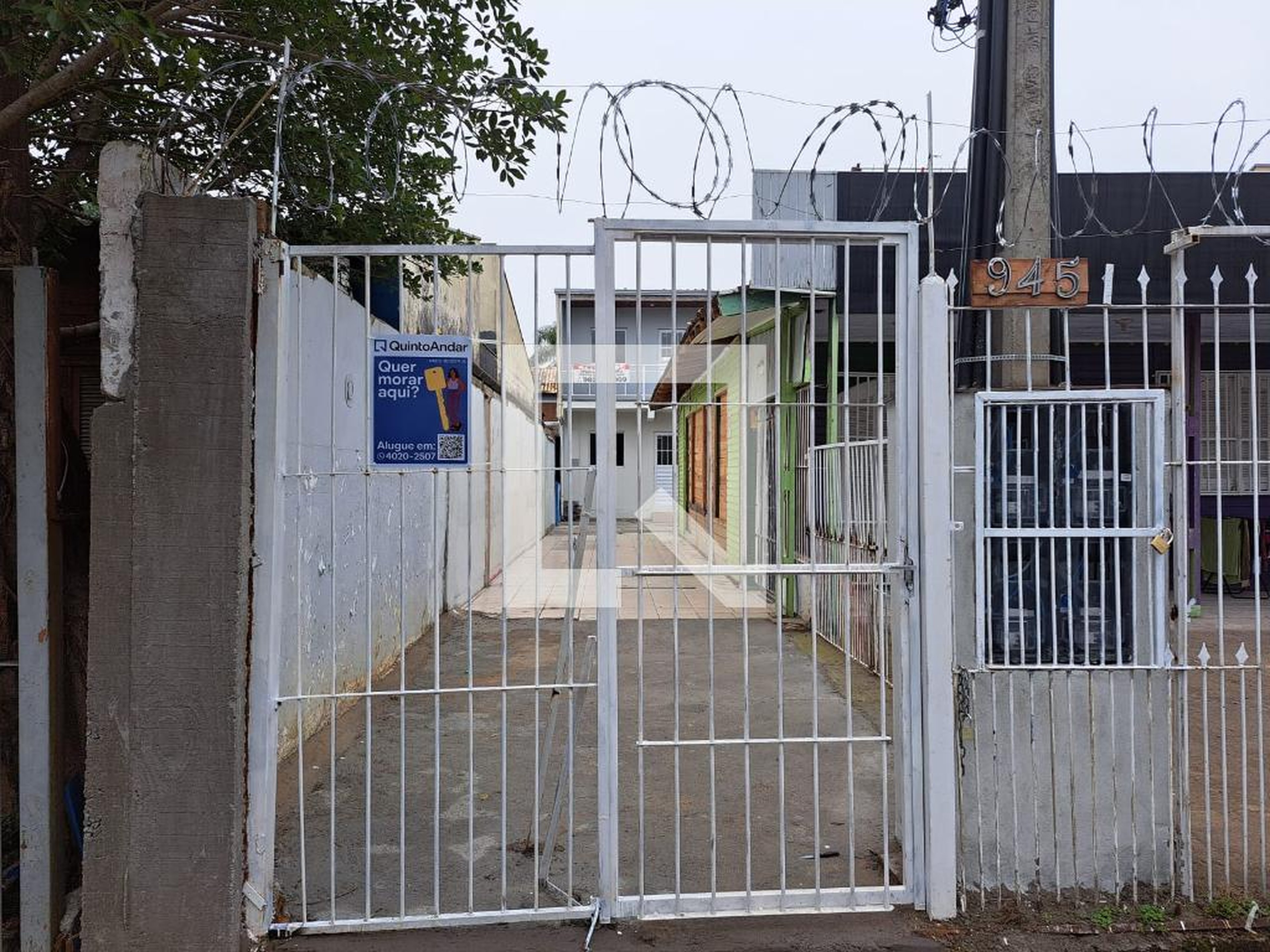 Fachada Condomínio em Rua Zeferino Dias, 945