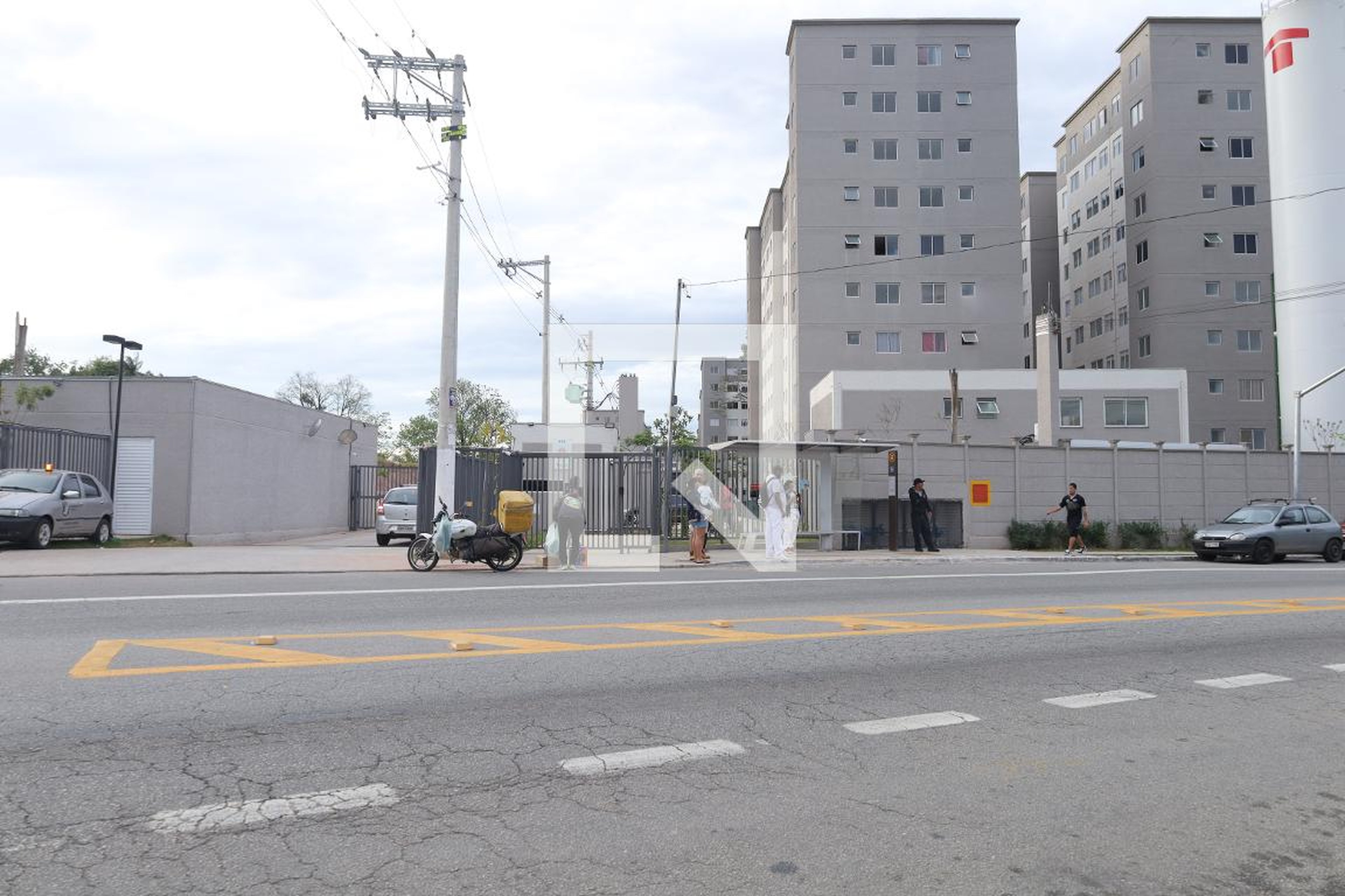 Fachada do condomínio Condomínio em Avenida Adriano Bertozzi, 907