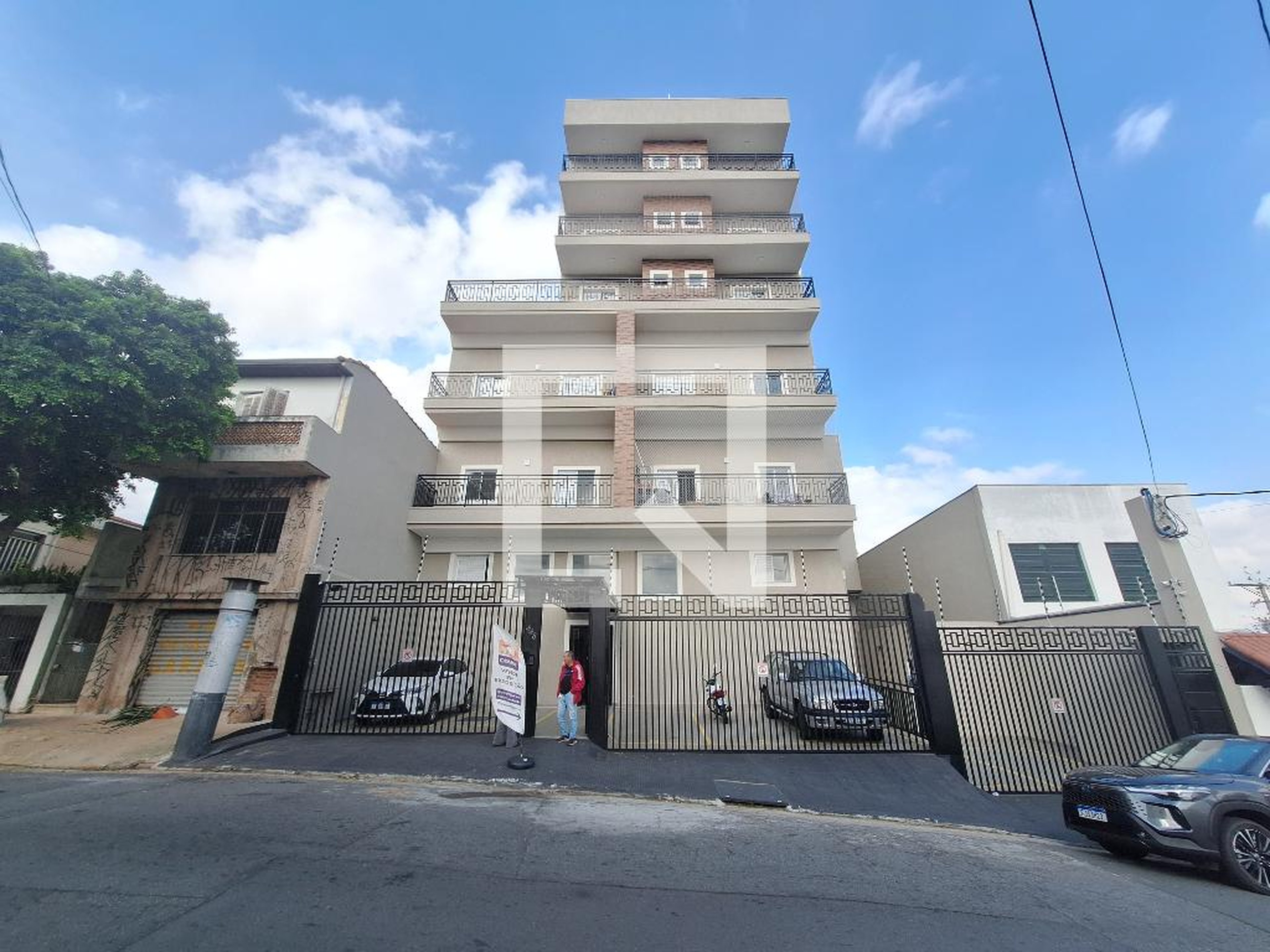 Fachada Condomínio em Rua Ana Ribeiro, 448