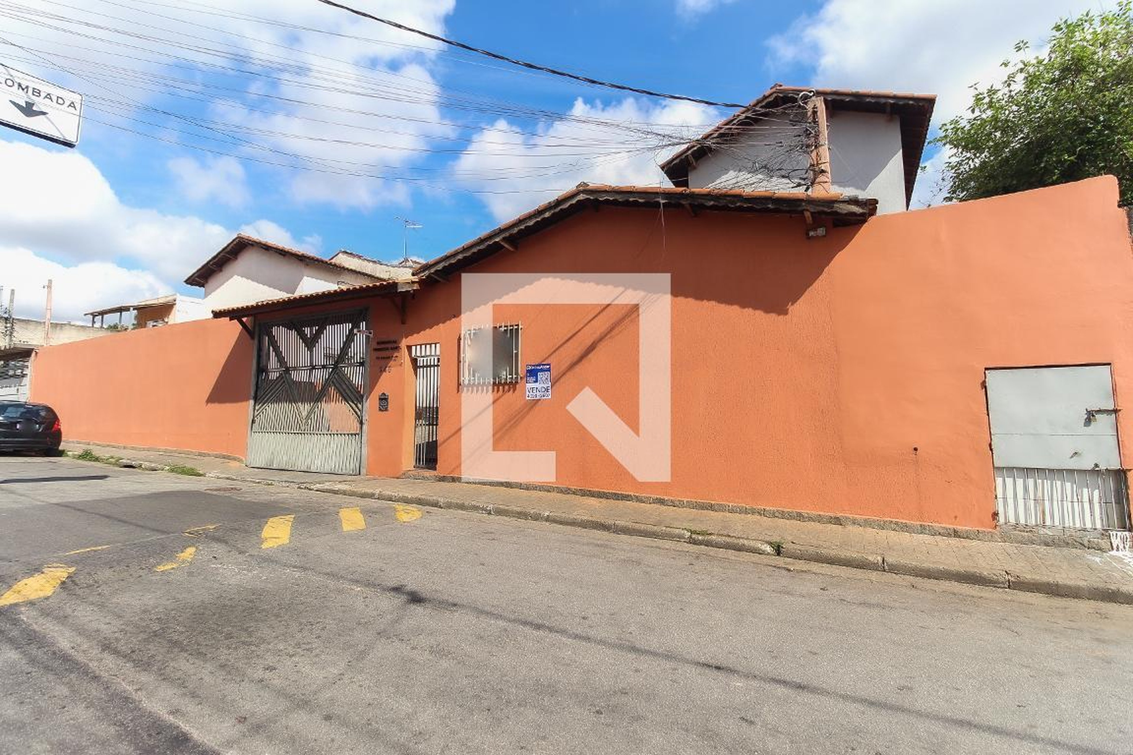 Fachada Condomínio em Rua Iguatama, 340