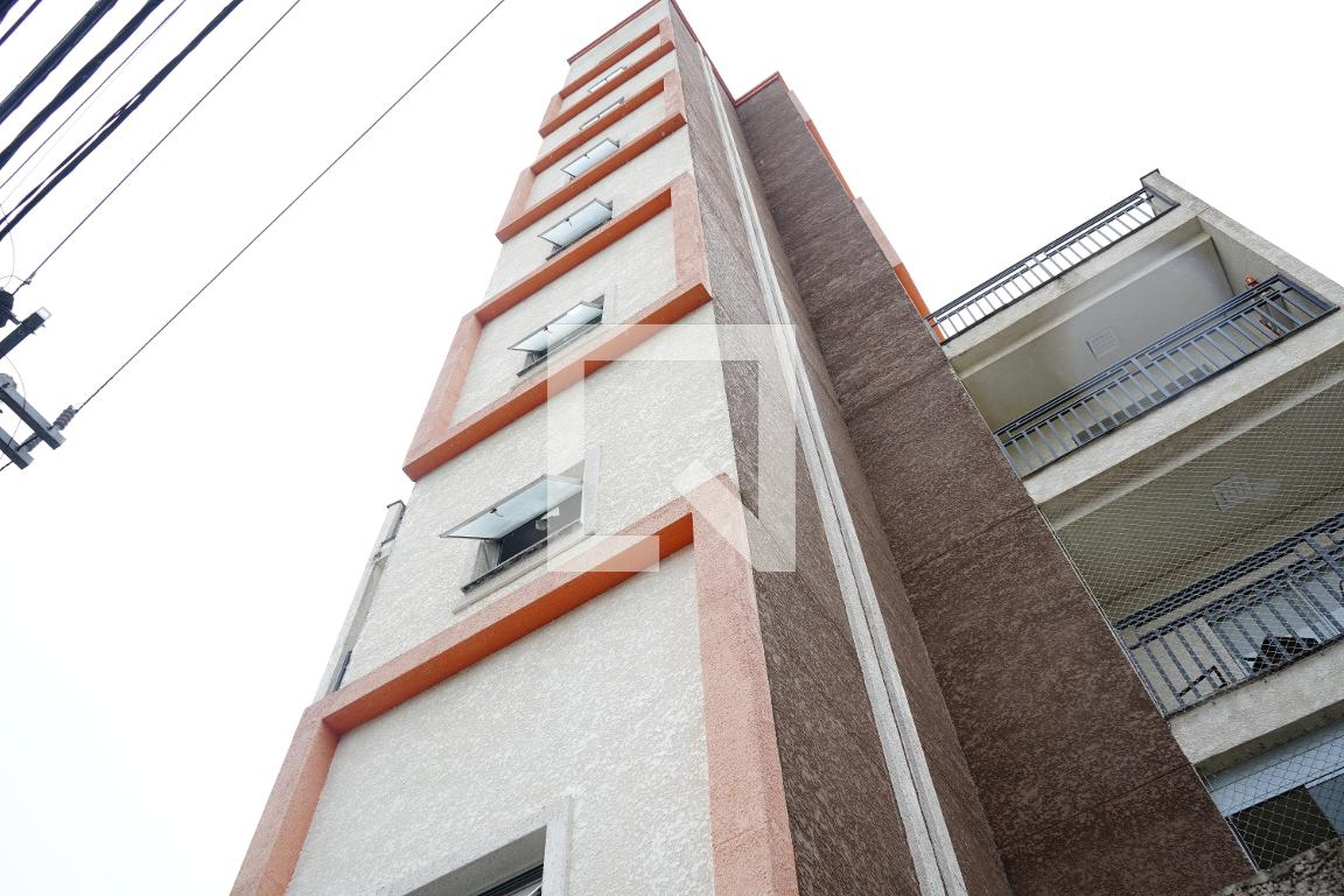 Fachada Condomínio em Rua Matusalém Matoso, 128