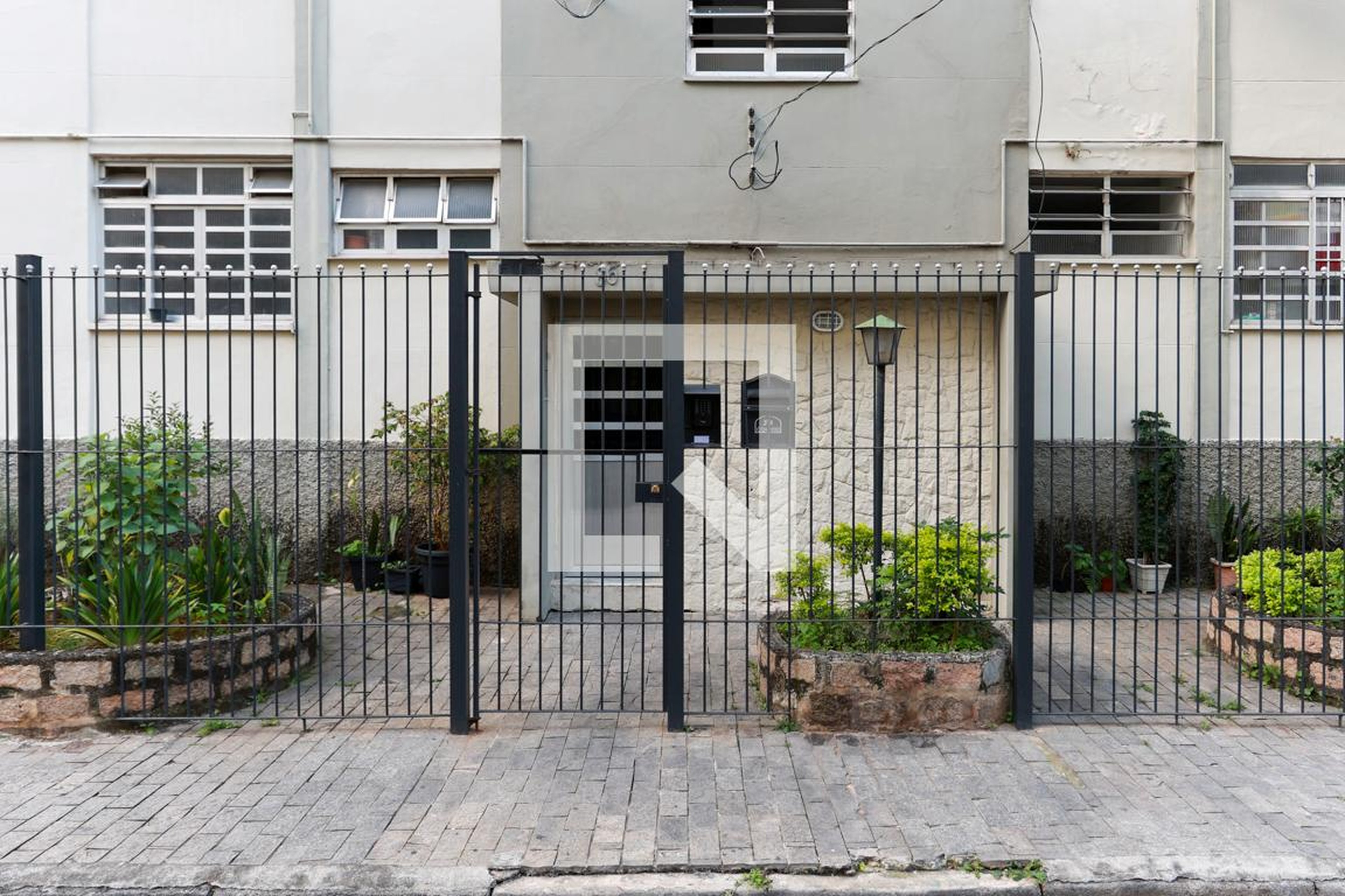 Fachada do condomínio Condomínio em Rua Garcia Rodrigues, 86