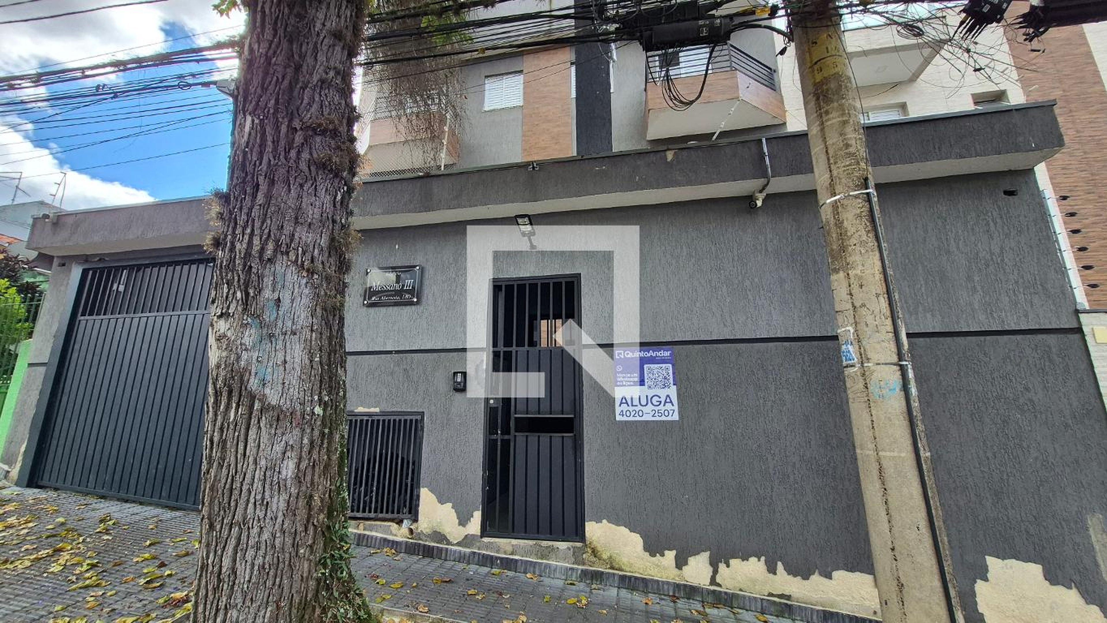 Fachada Condomínio em Rua Abernesia, 180