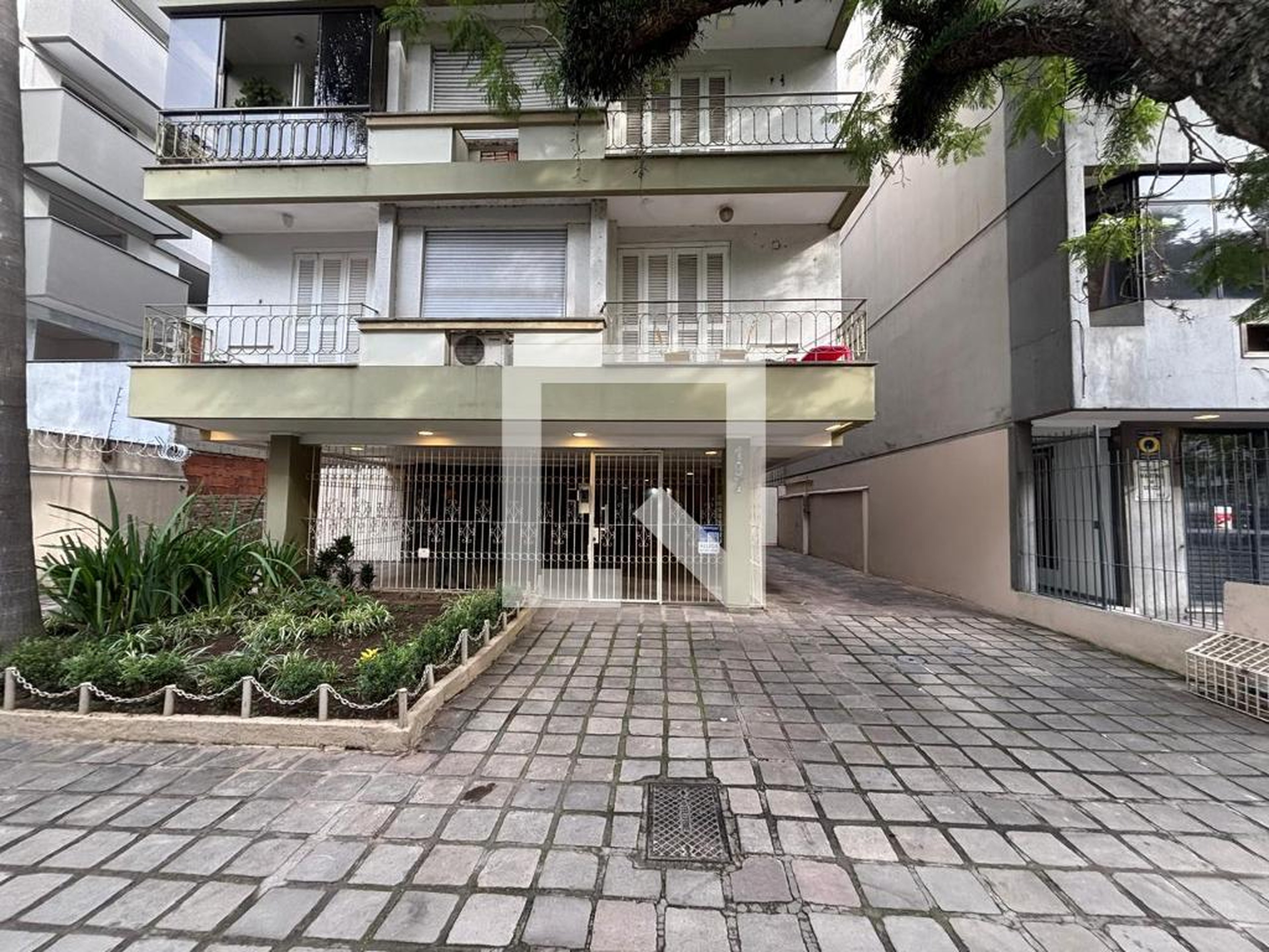 Fachada Condomínio em Rua Tomaz Flores, 197