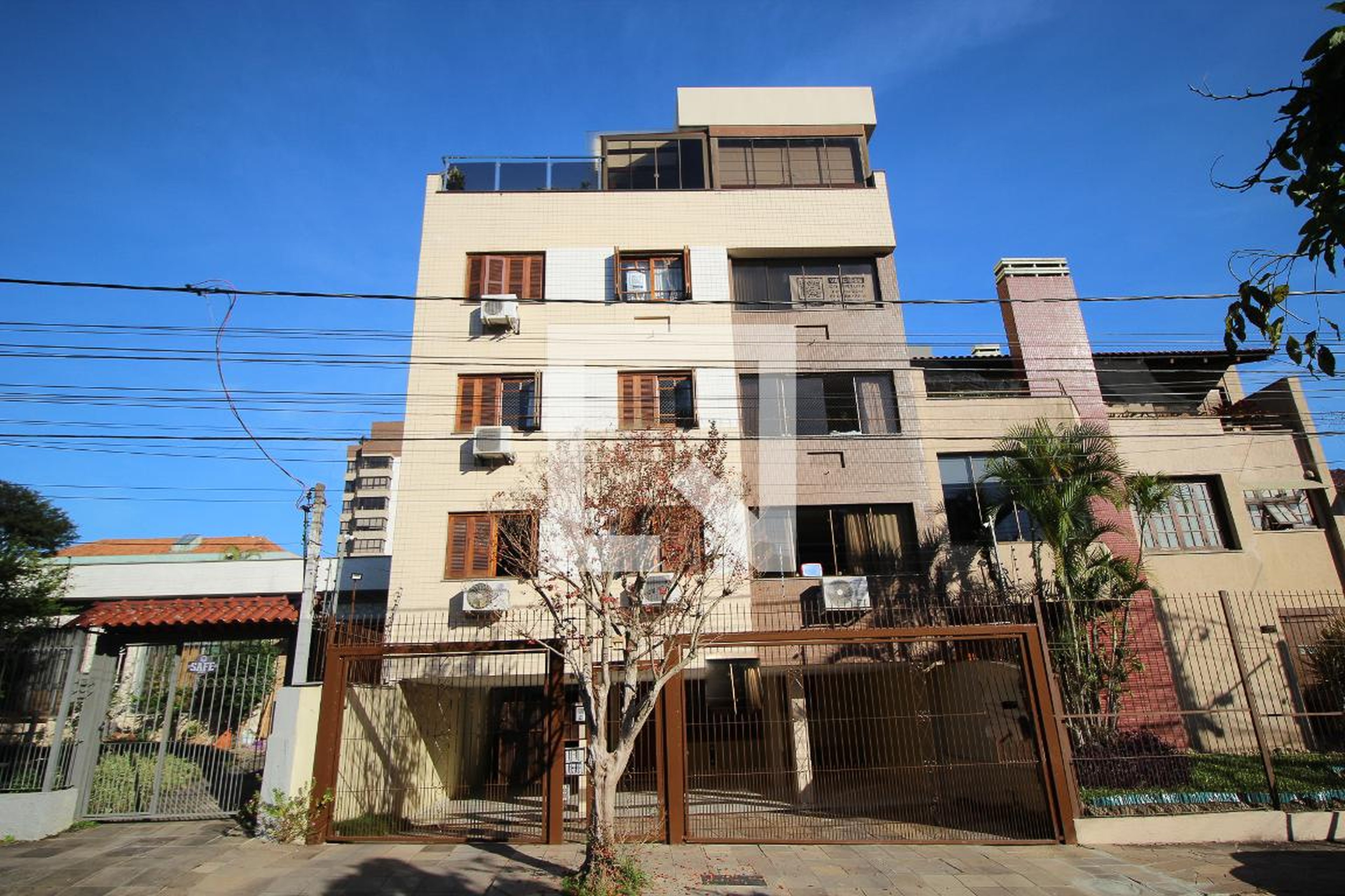 Fachada Condomínio em Rua José Scutari, 401