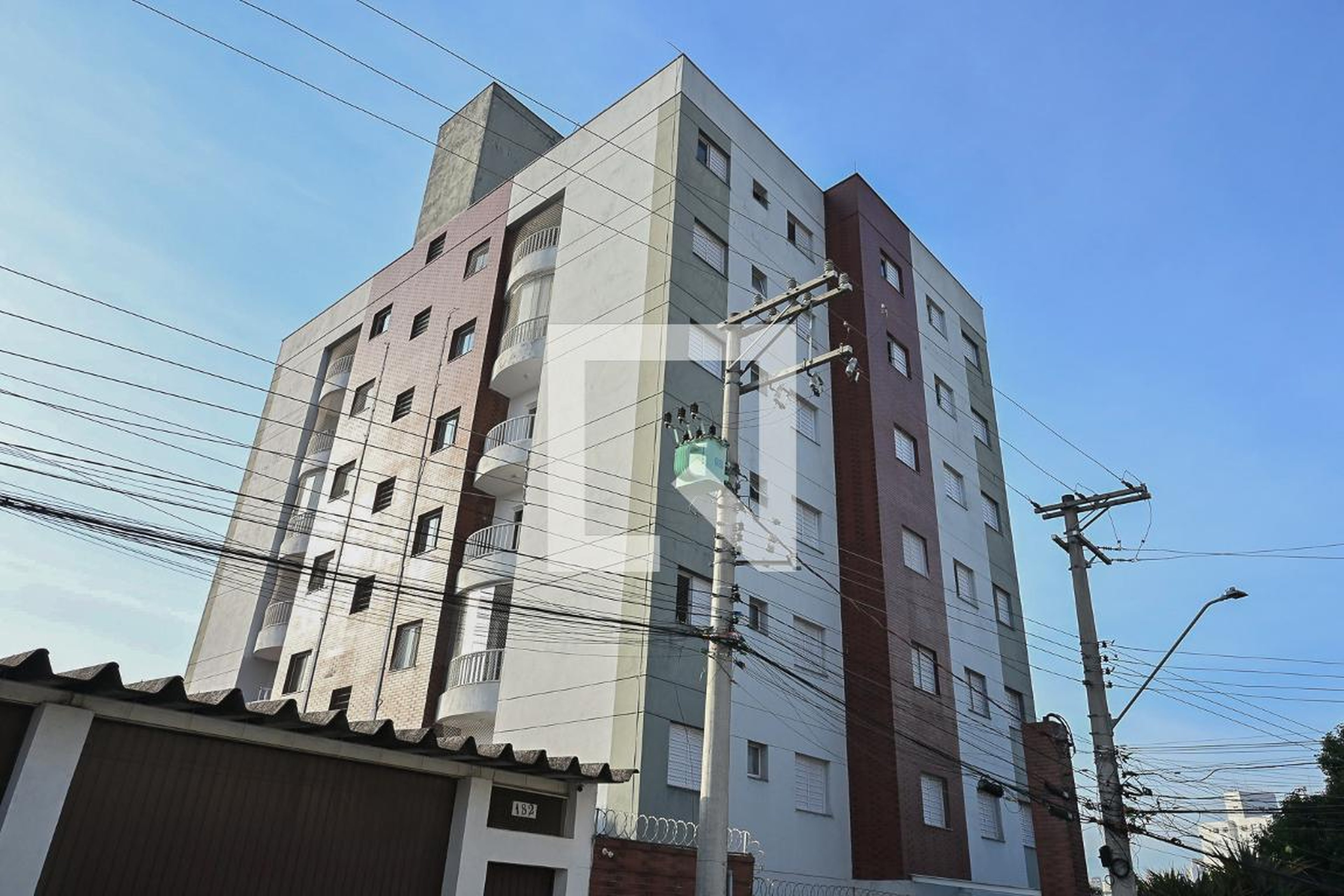 Fachada Condomínio em Alameda Mauro Zelante, 164