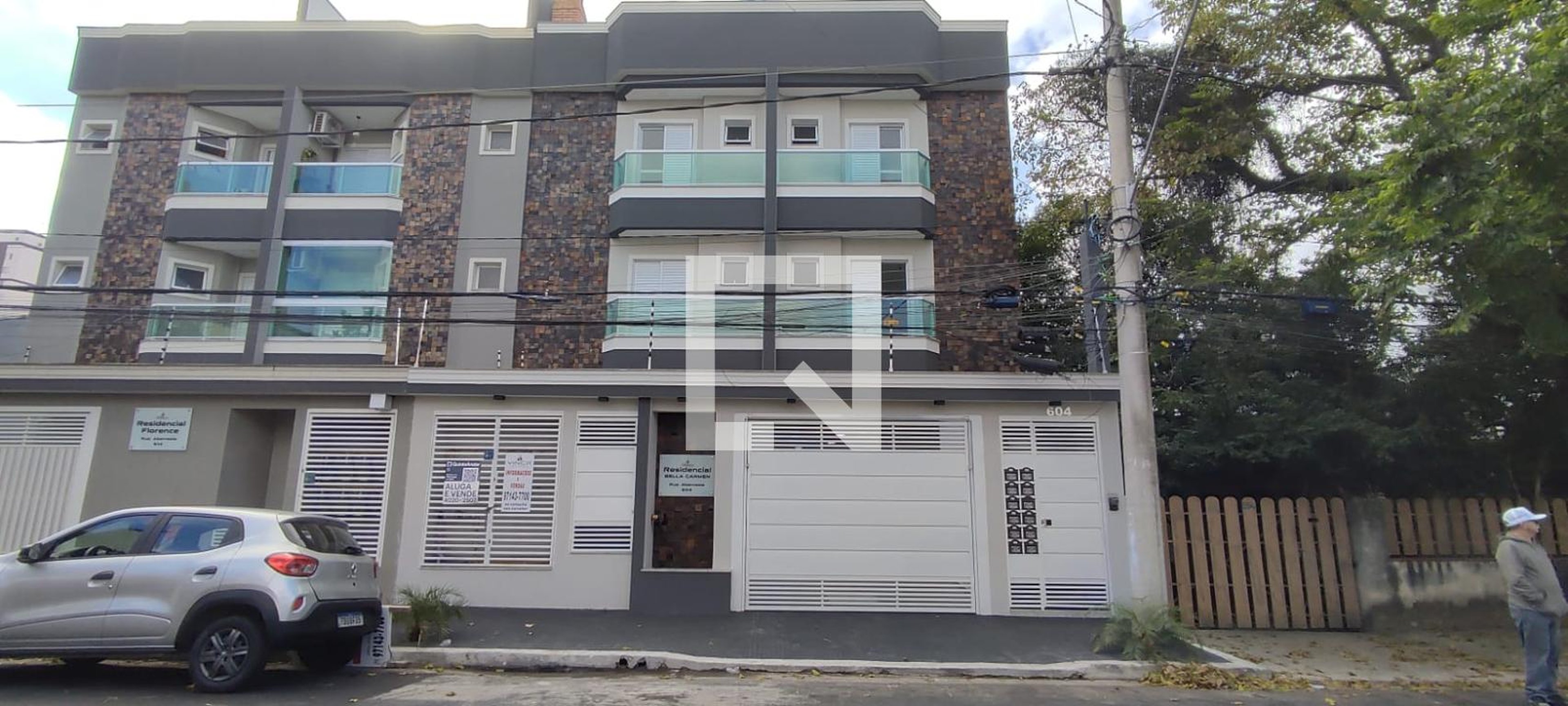 Fachada Condomínio em Rua Abernesia, 604