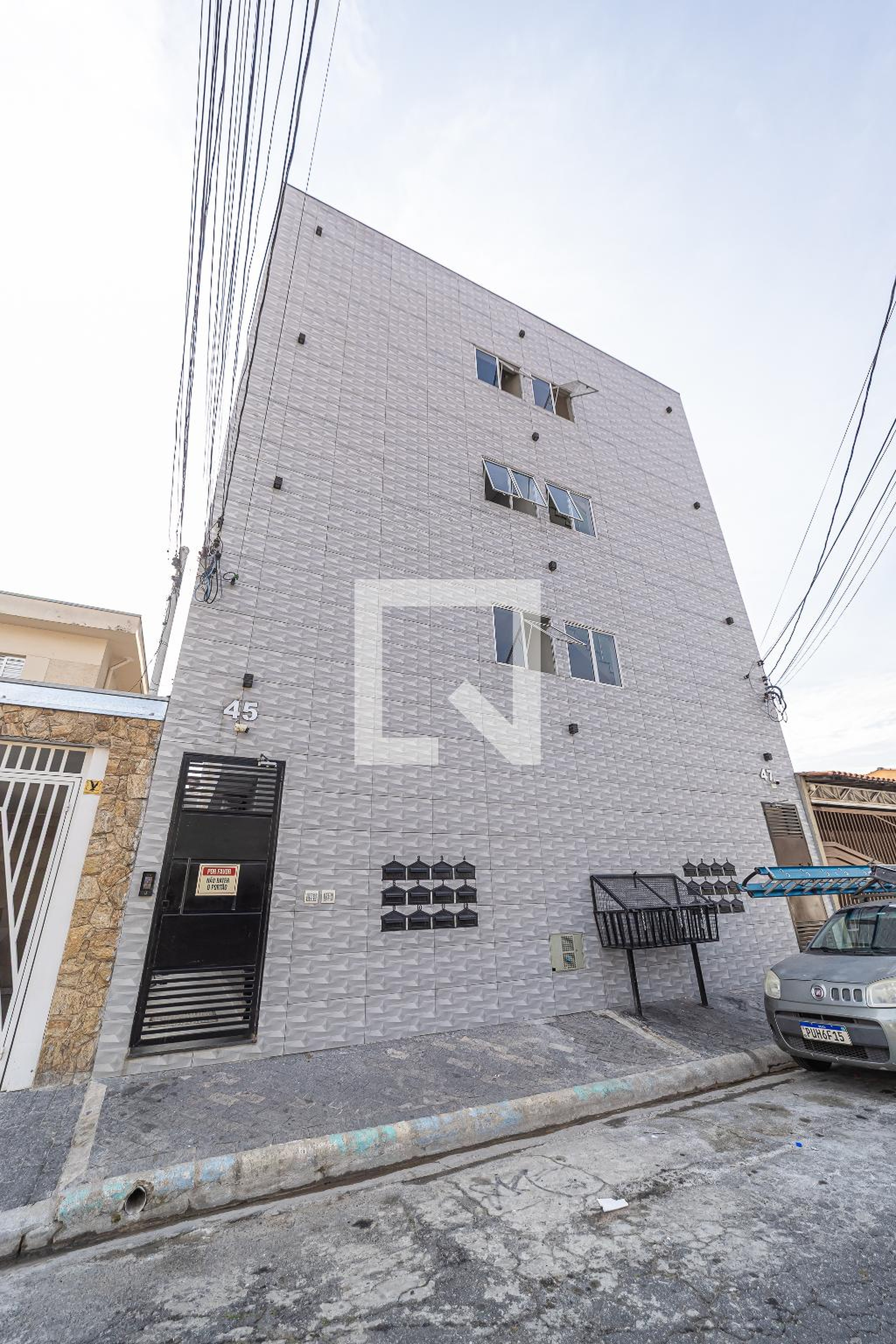 Fachada Condomínio em Rua Henrique Carnicelli, 45