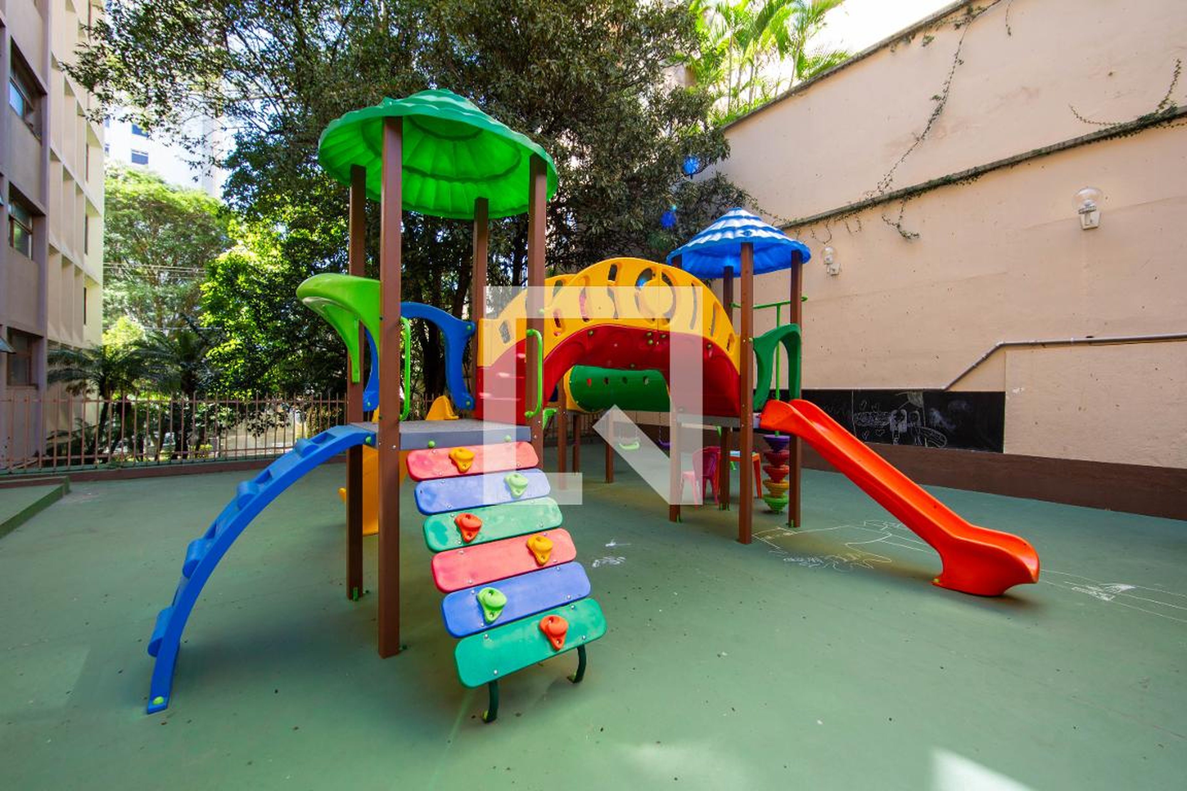 PLAYGROUND - Fernando Valle