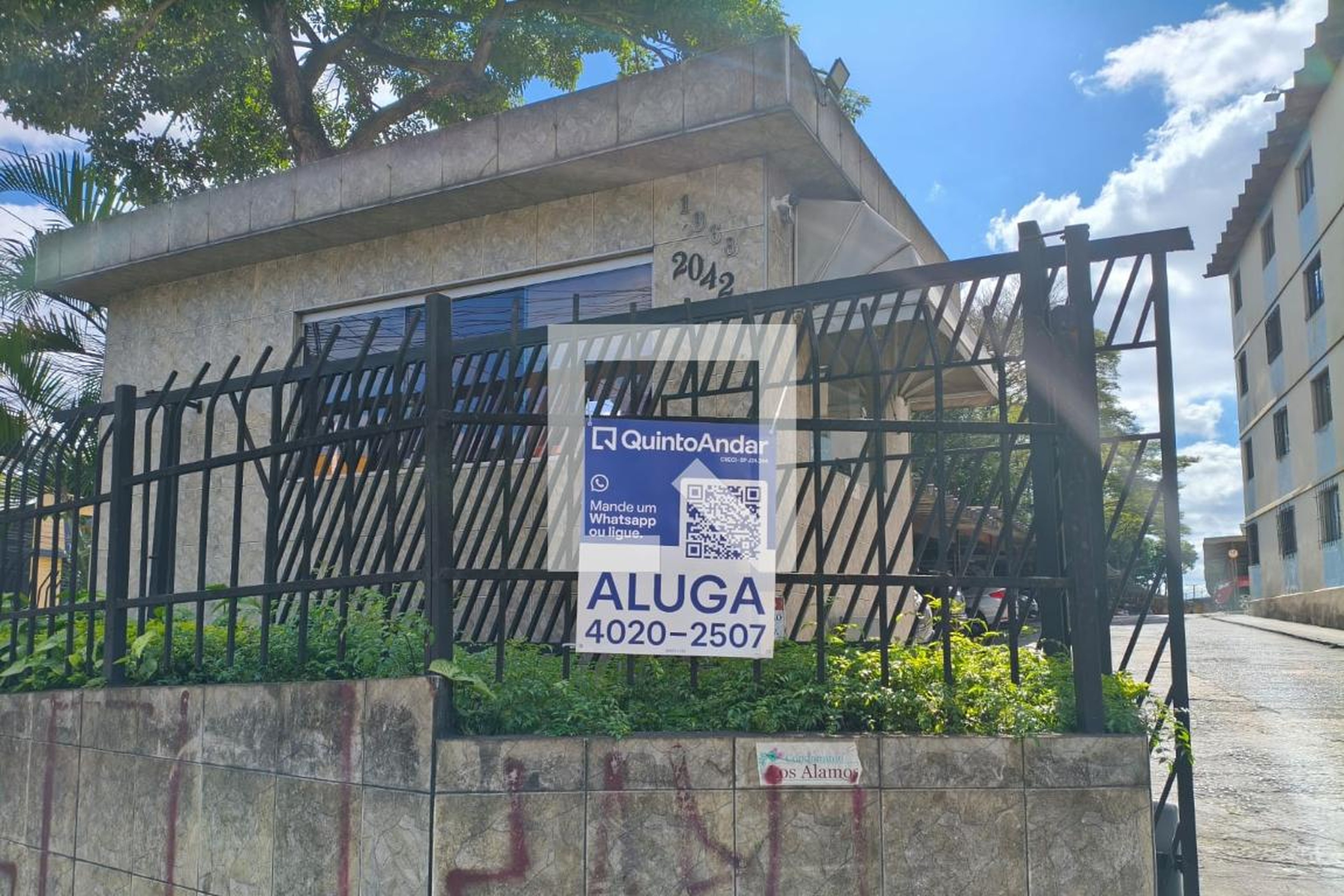 Fachada Condomínio Los Alamos