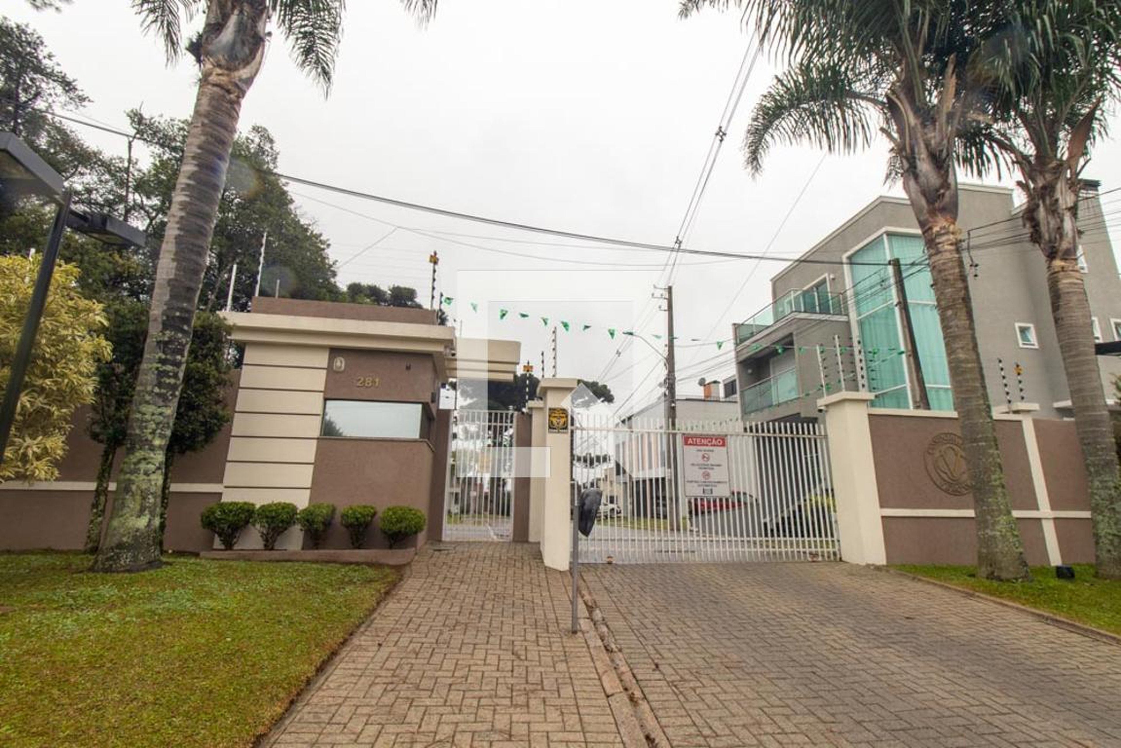 Fachada do Condominio Condomínio em Rua Humberto Negrello, 281