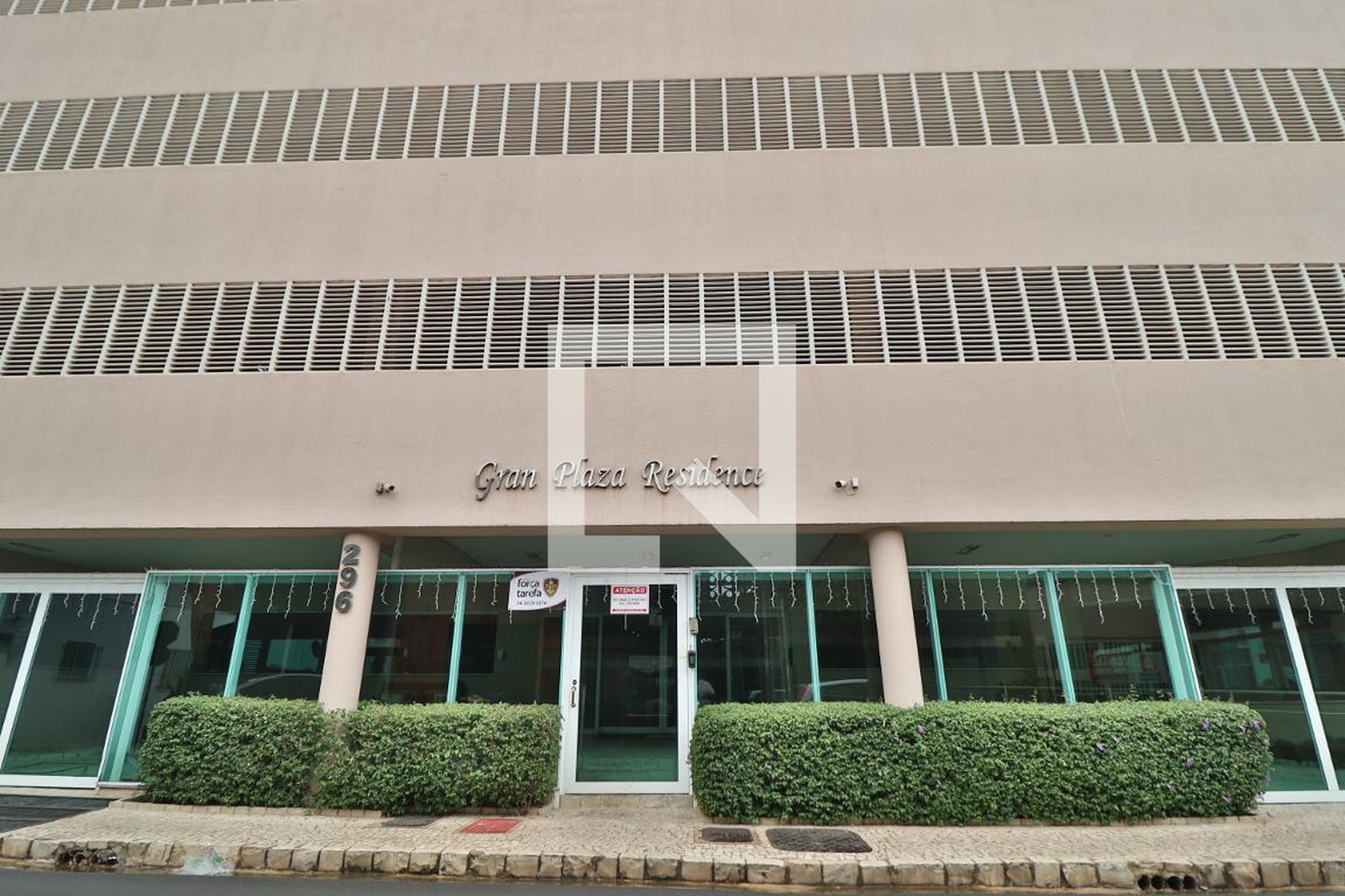 Fachada Condomínio Gran Plaza Residence