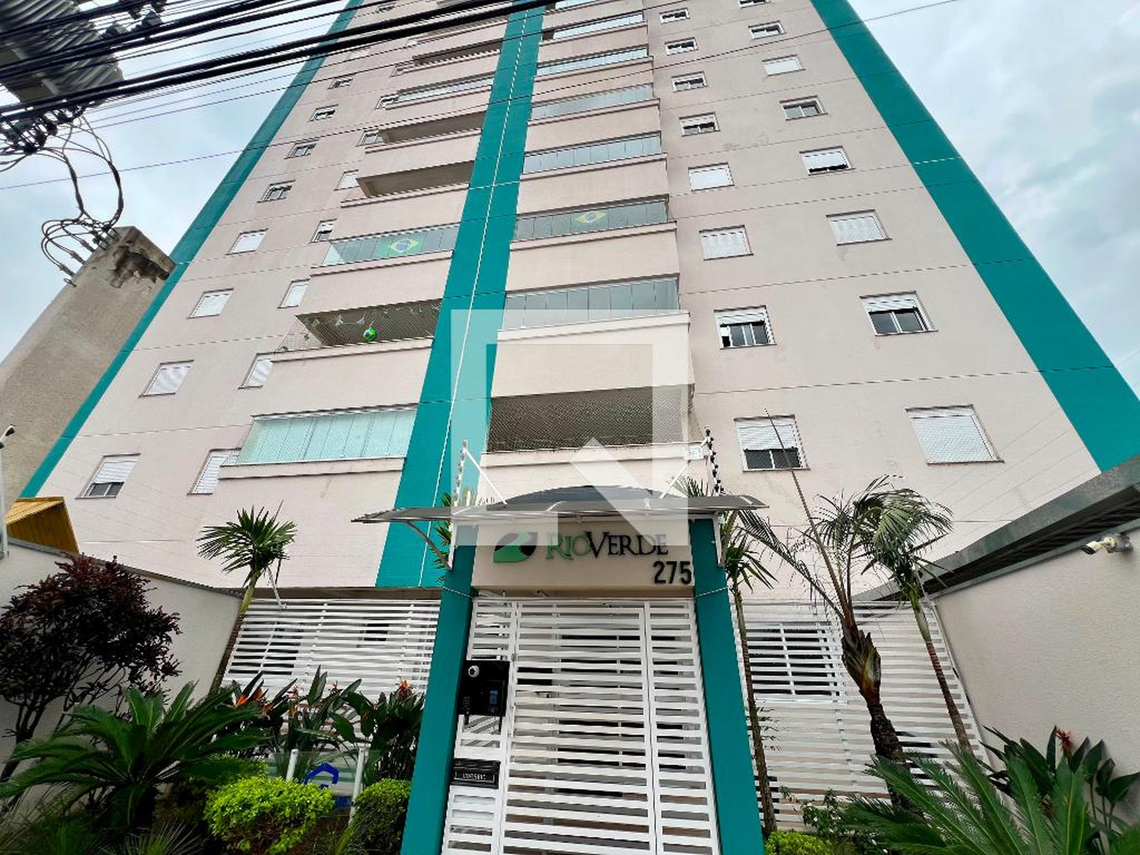 Fachada do Prédio Condomínio em Avenida das Curruíras, 275