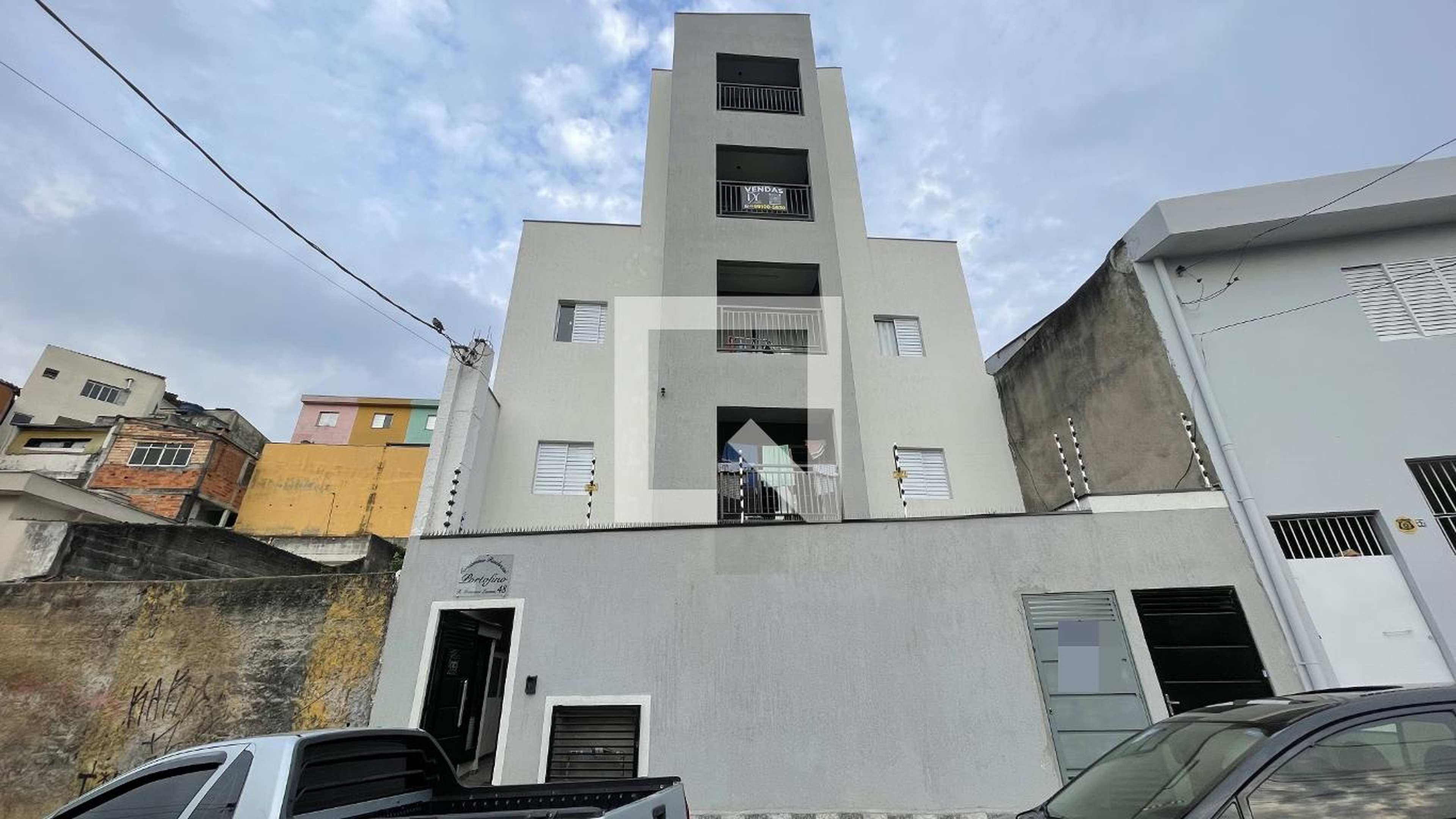 Fachada Condomínio em Rua Francisco Lucena, 48
