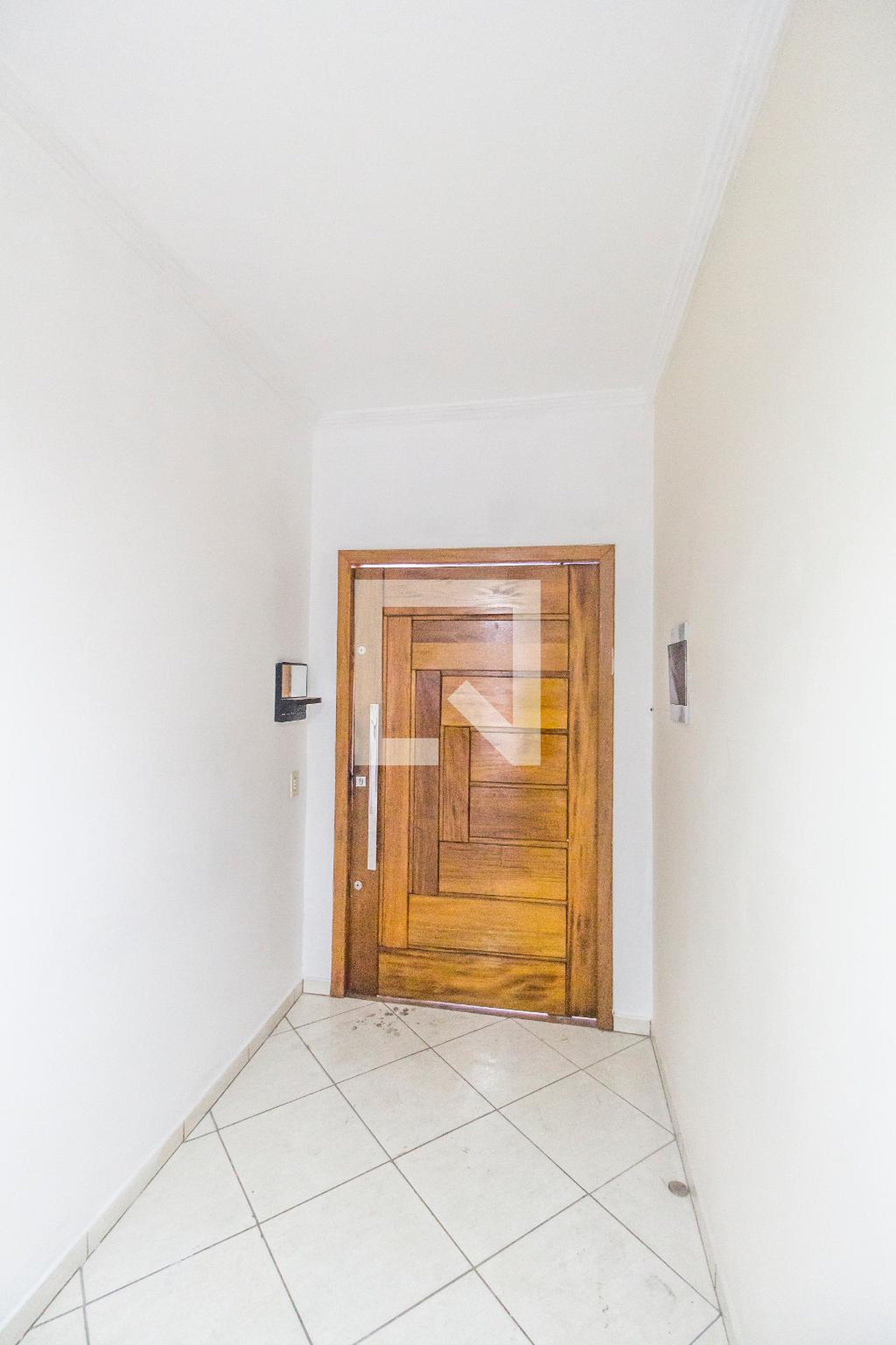 Entrada Condomínio em Rua Valência, 65