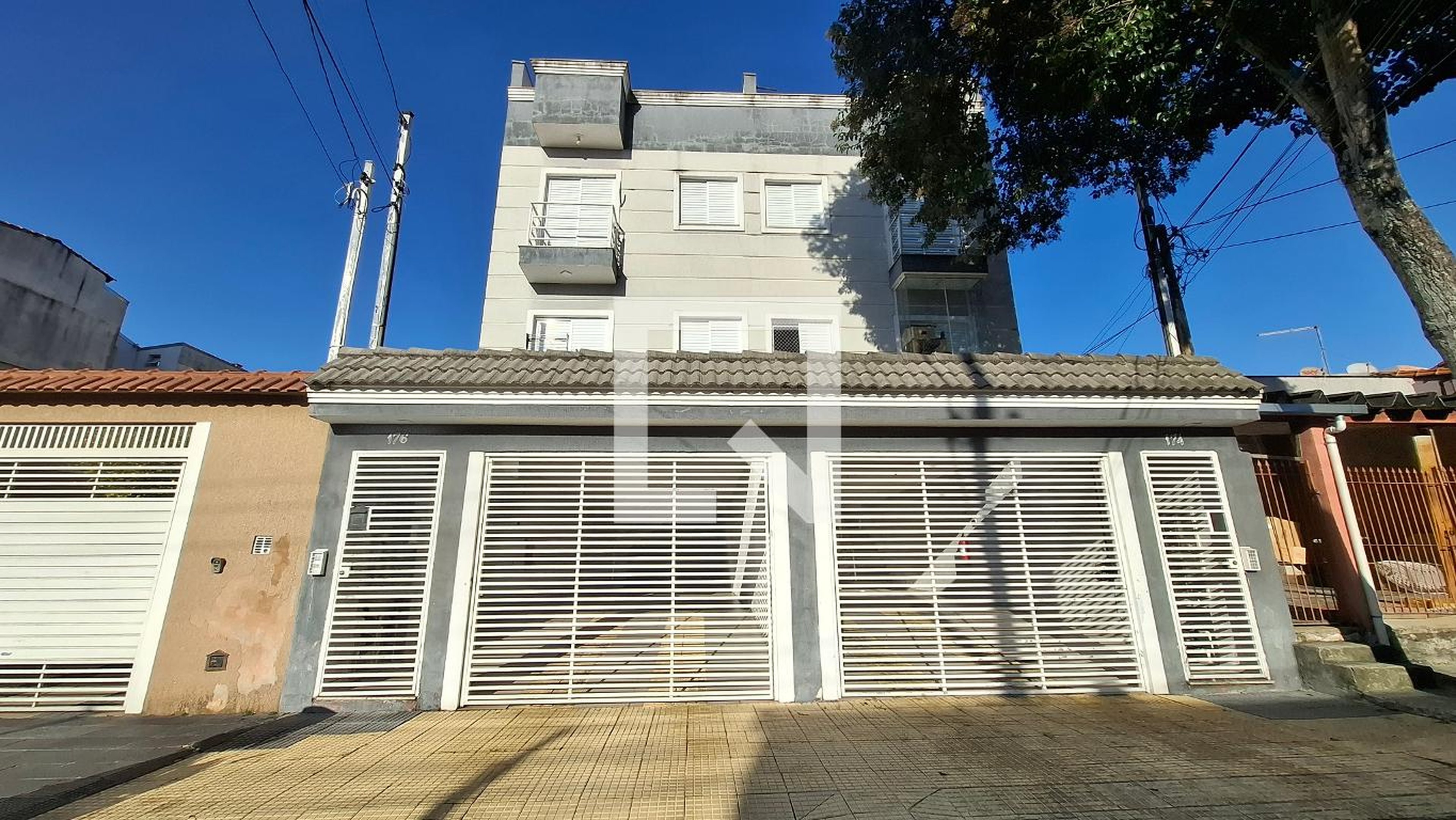 Fachada Condomínio em Rua Congonhas, 176