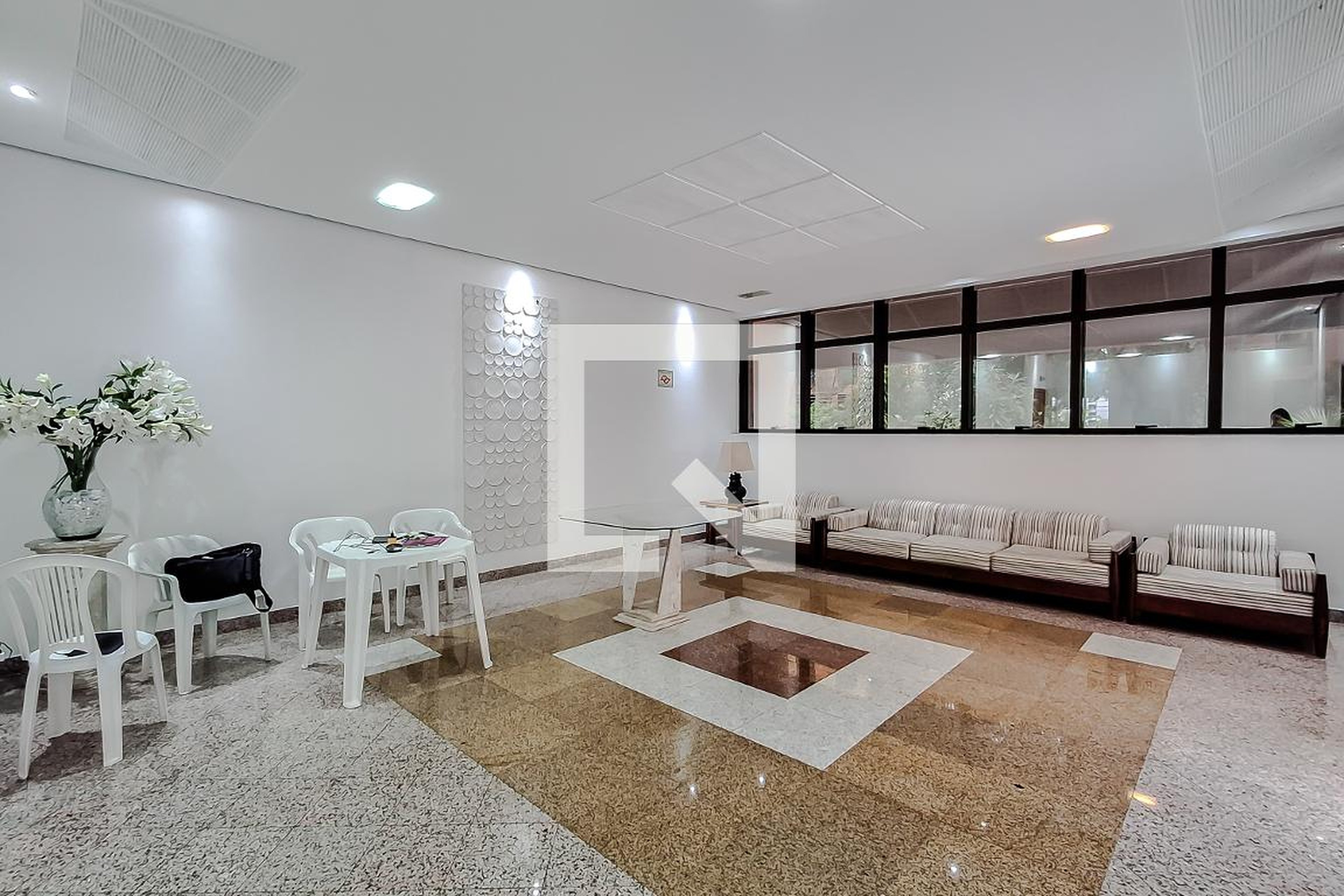 Hall de entrada Condomínio em Rua Desembargador Aragão, 222