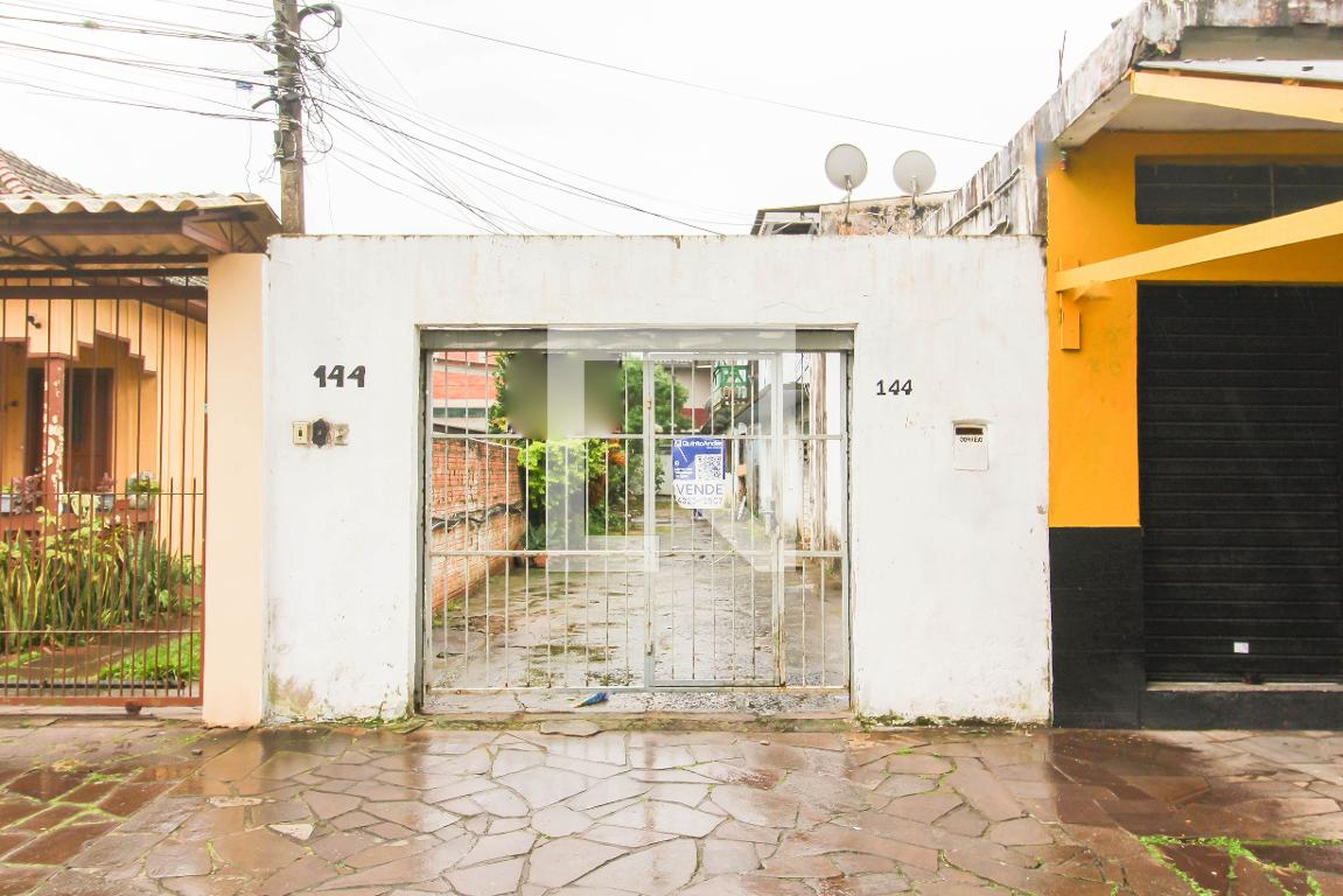Fachada Condomínio em Rua Alegrete, 144