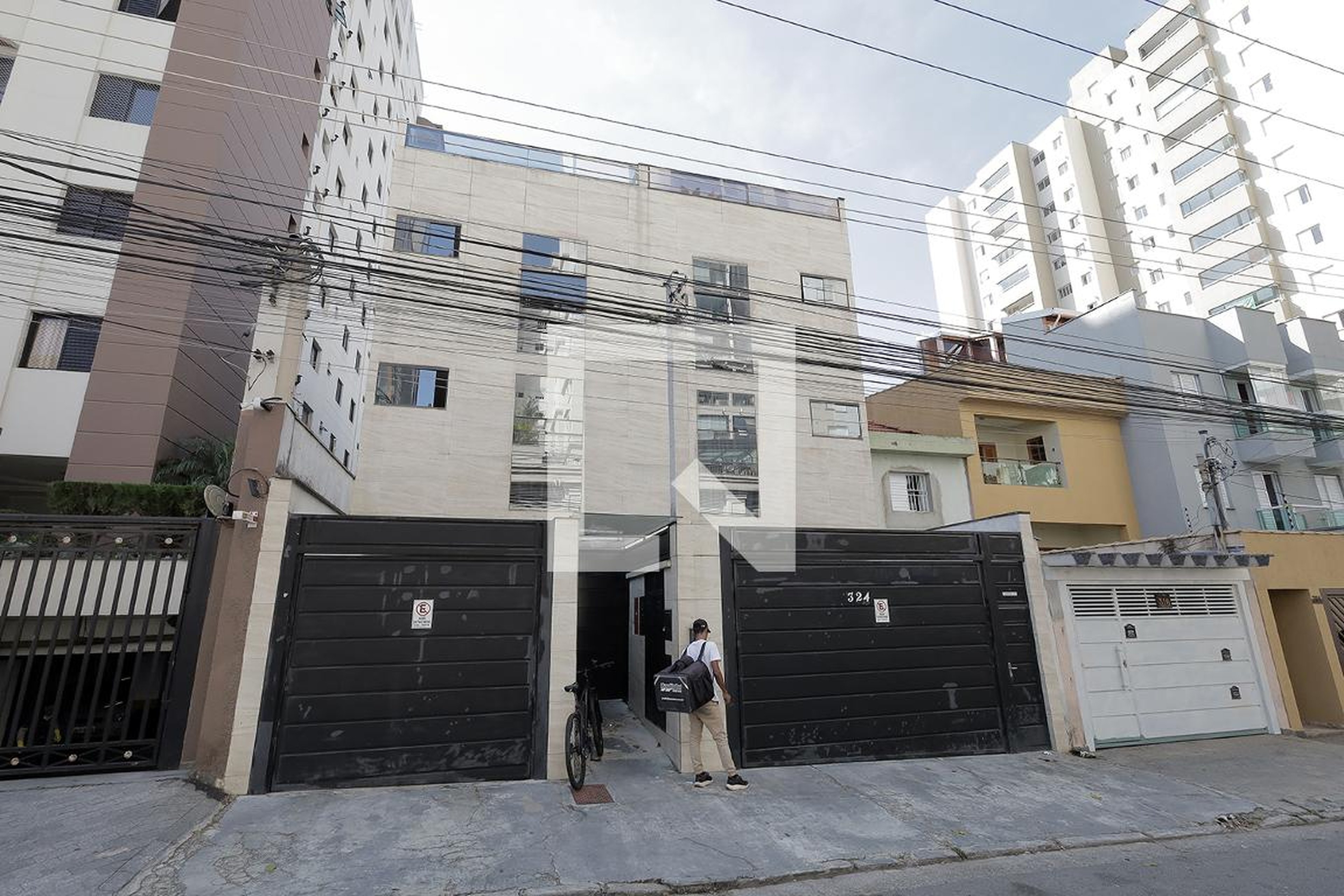 Fachada Condomínio em Rua Vitória Régia, 324