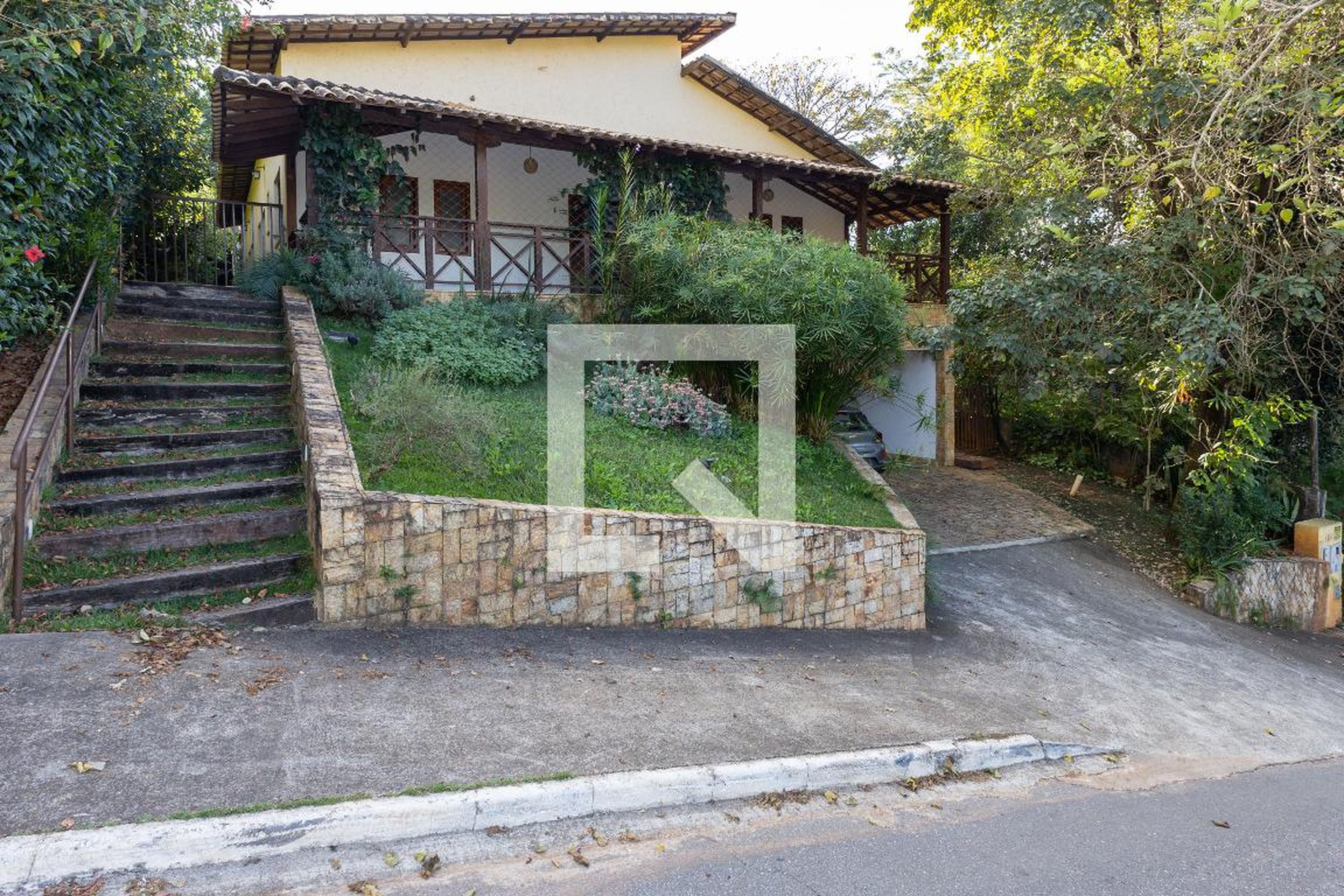 Fachada Condomínio em Rua Vereda do Amanhecer, 184