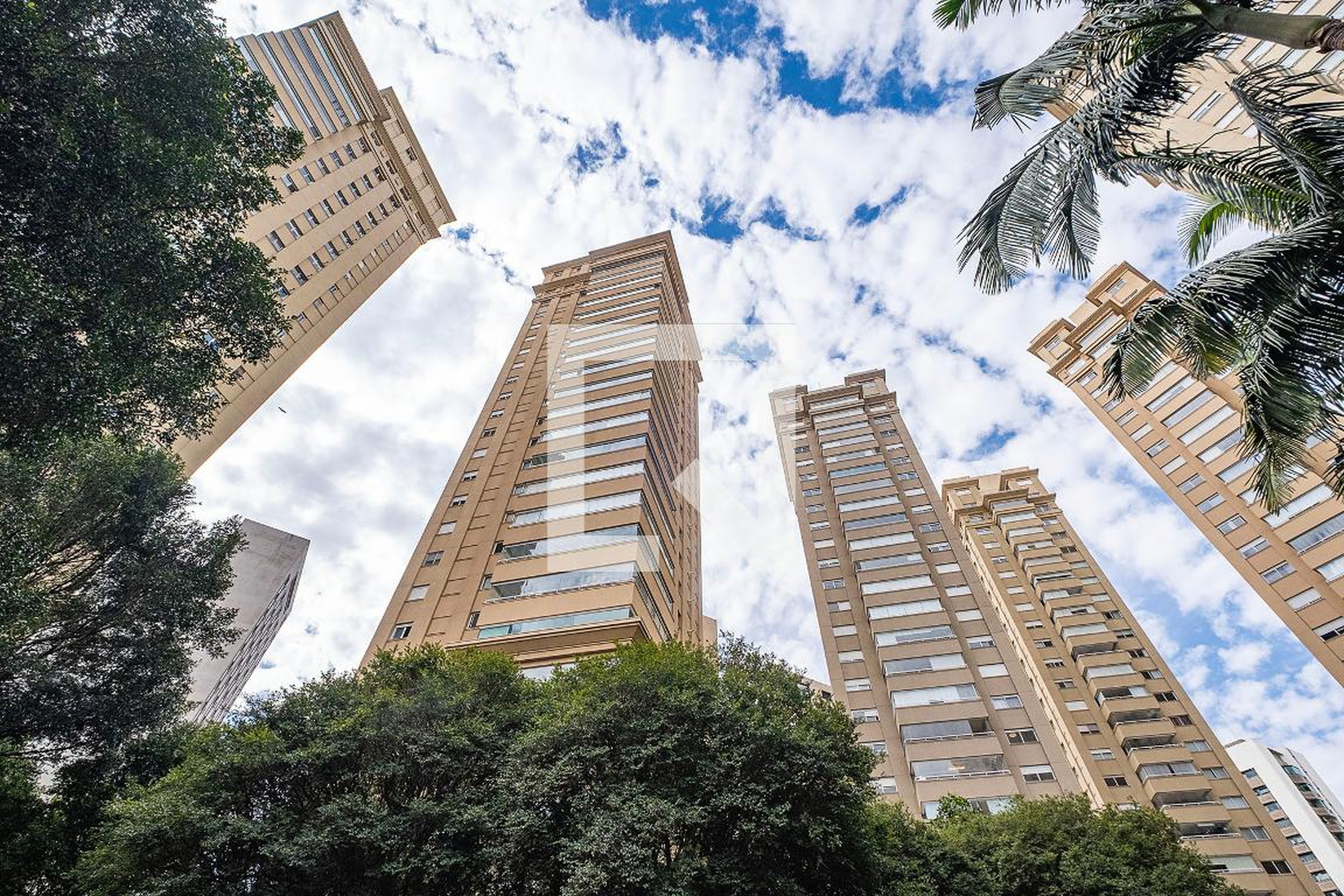Fachada Condomínio Praça Villa Lobos