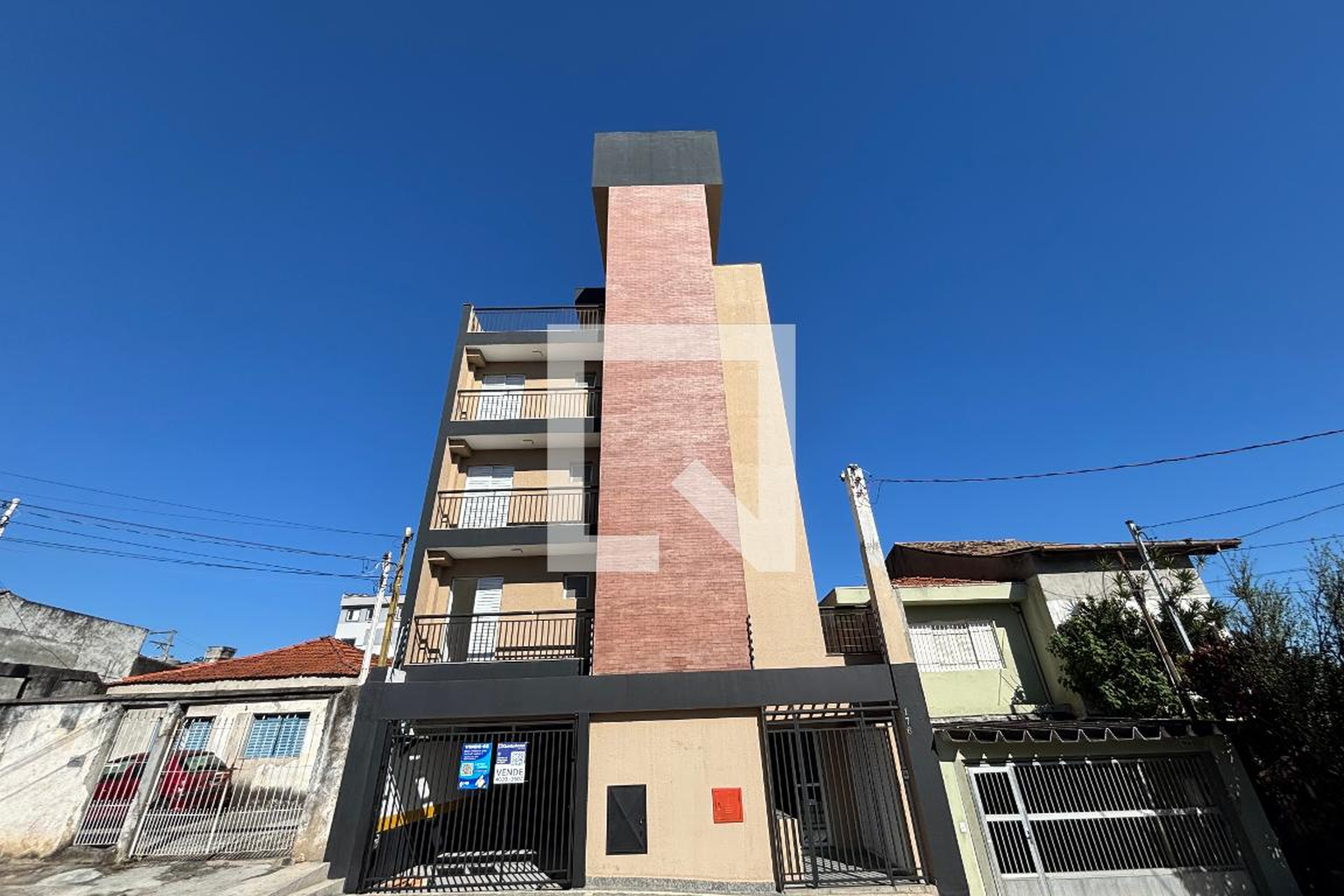 Fachada Condomínio em Rua Ferreira Peixoto, 176