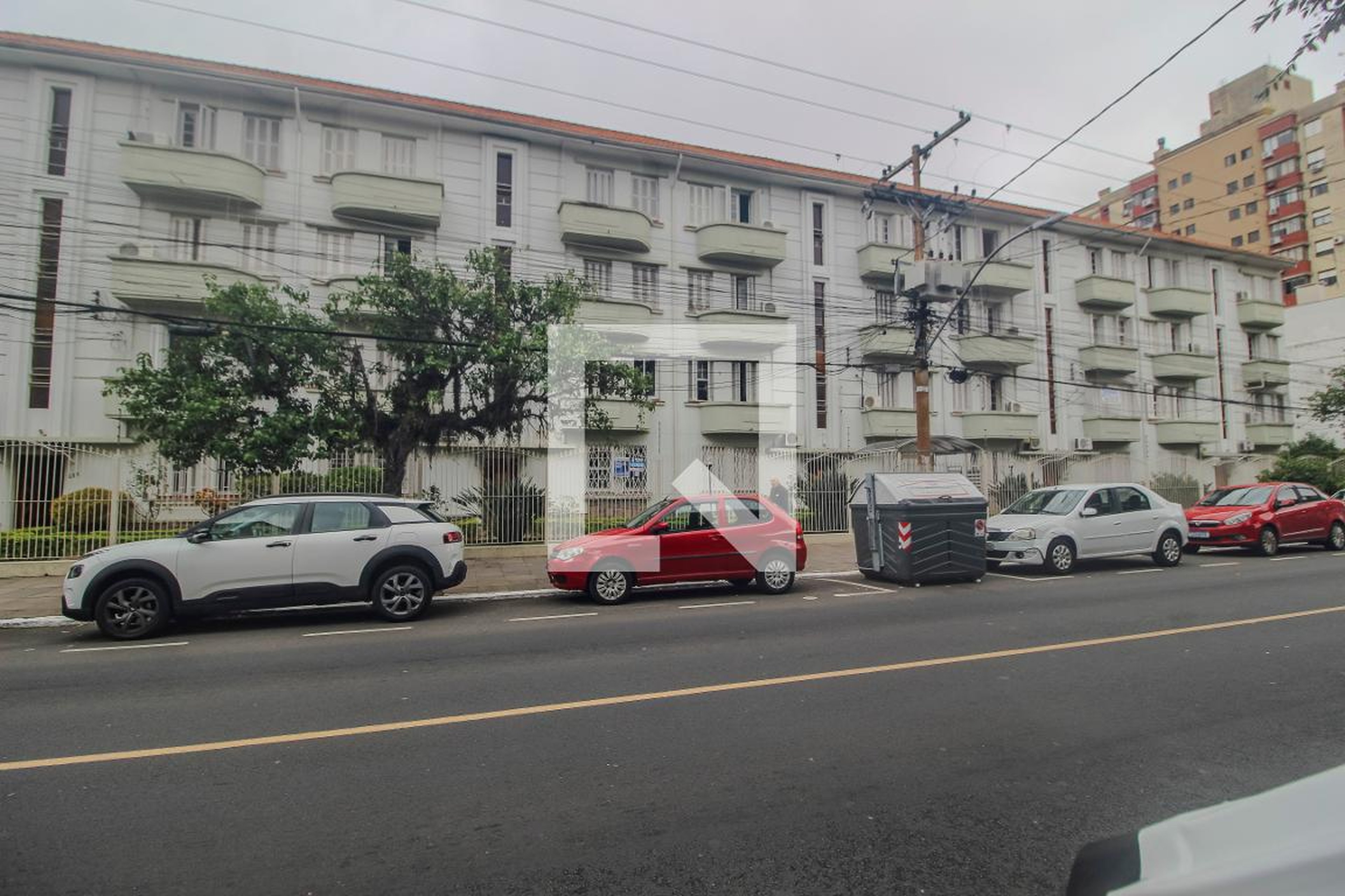 Fachada Condomínio em Rua Santana, 617
