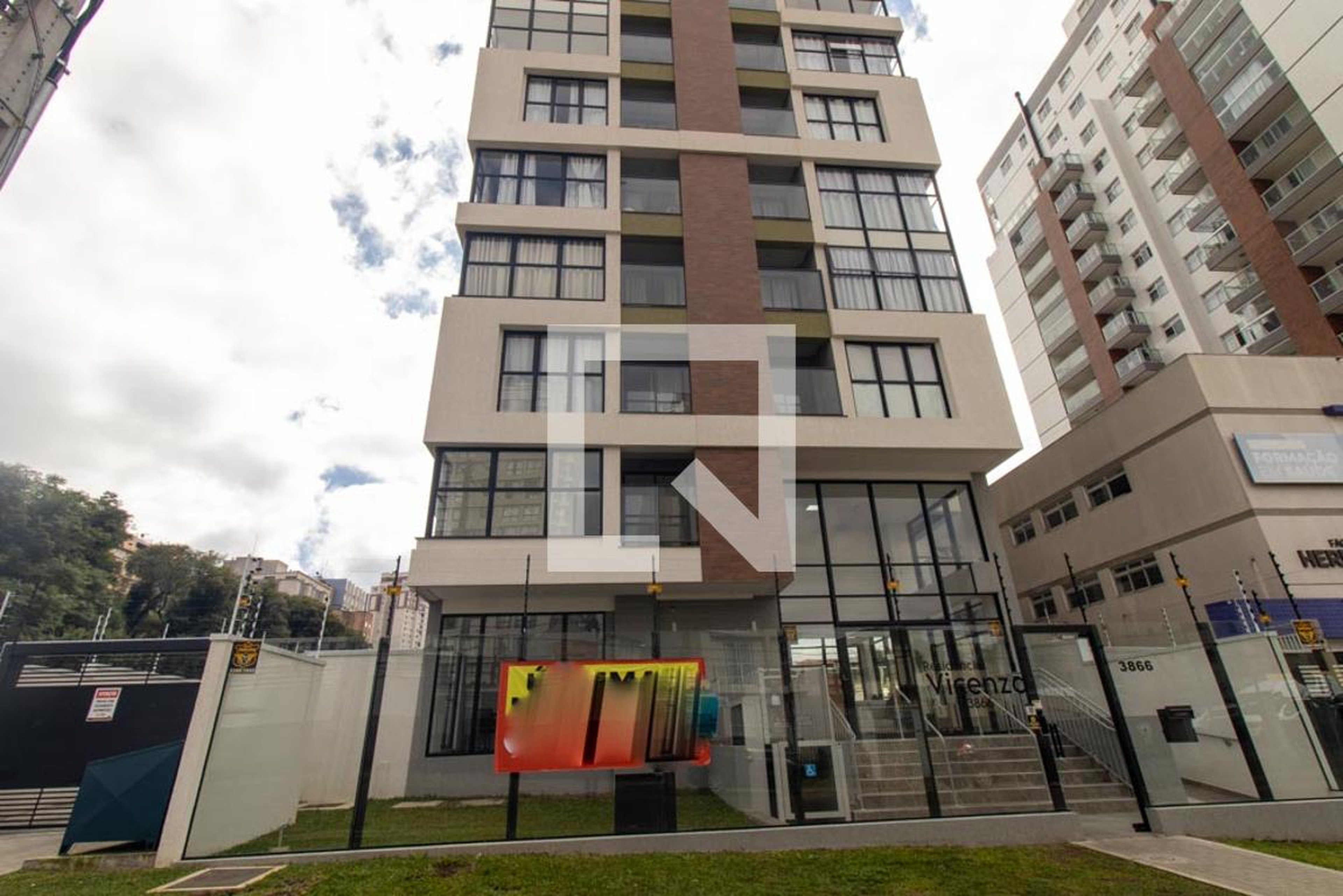 Fachada do Condominio Condomínio em Rua Augusto de Mari, 3866