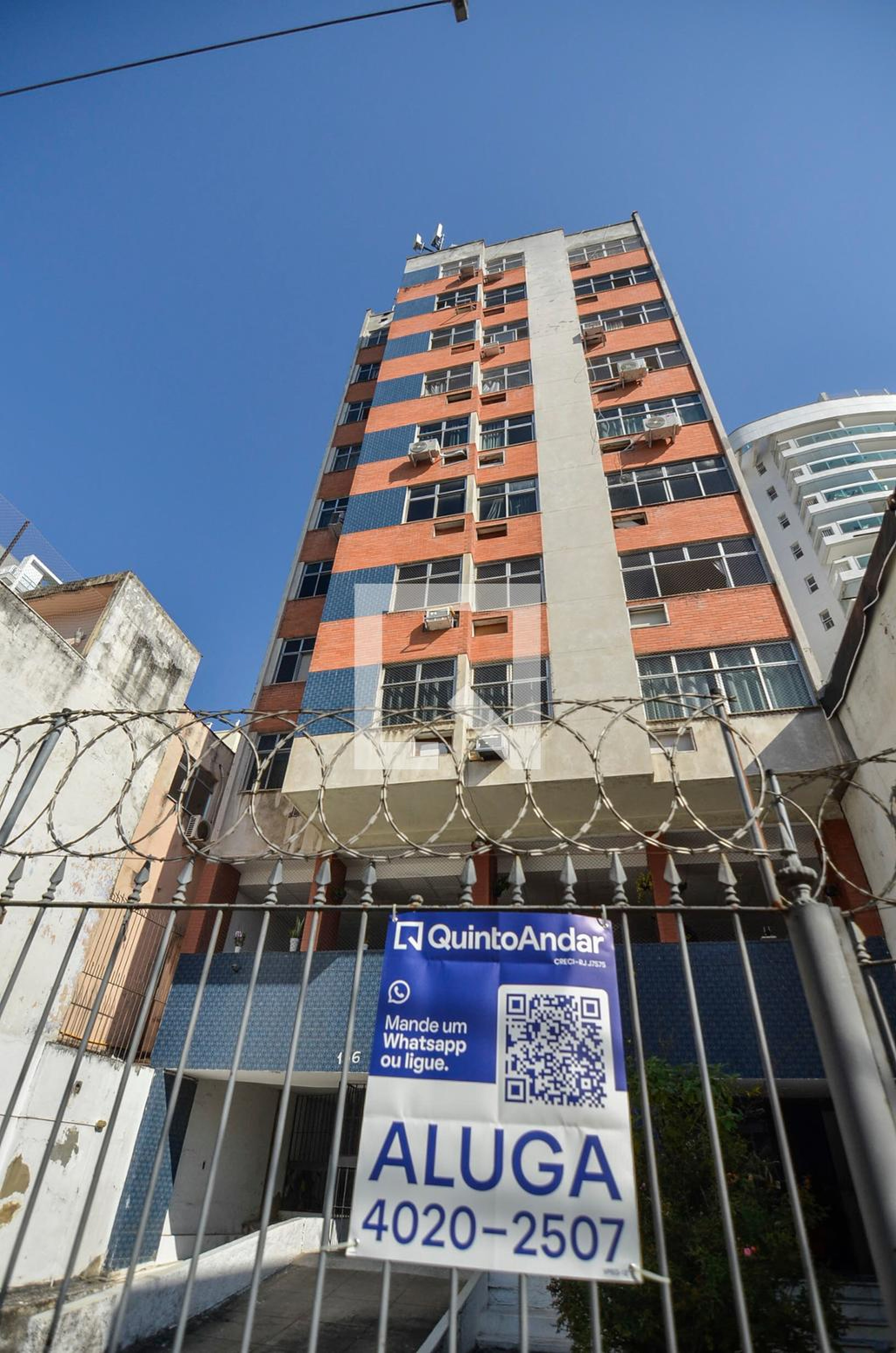 Fachada Condomínio em Rua José Higino, 136