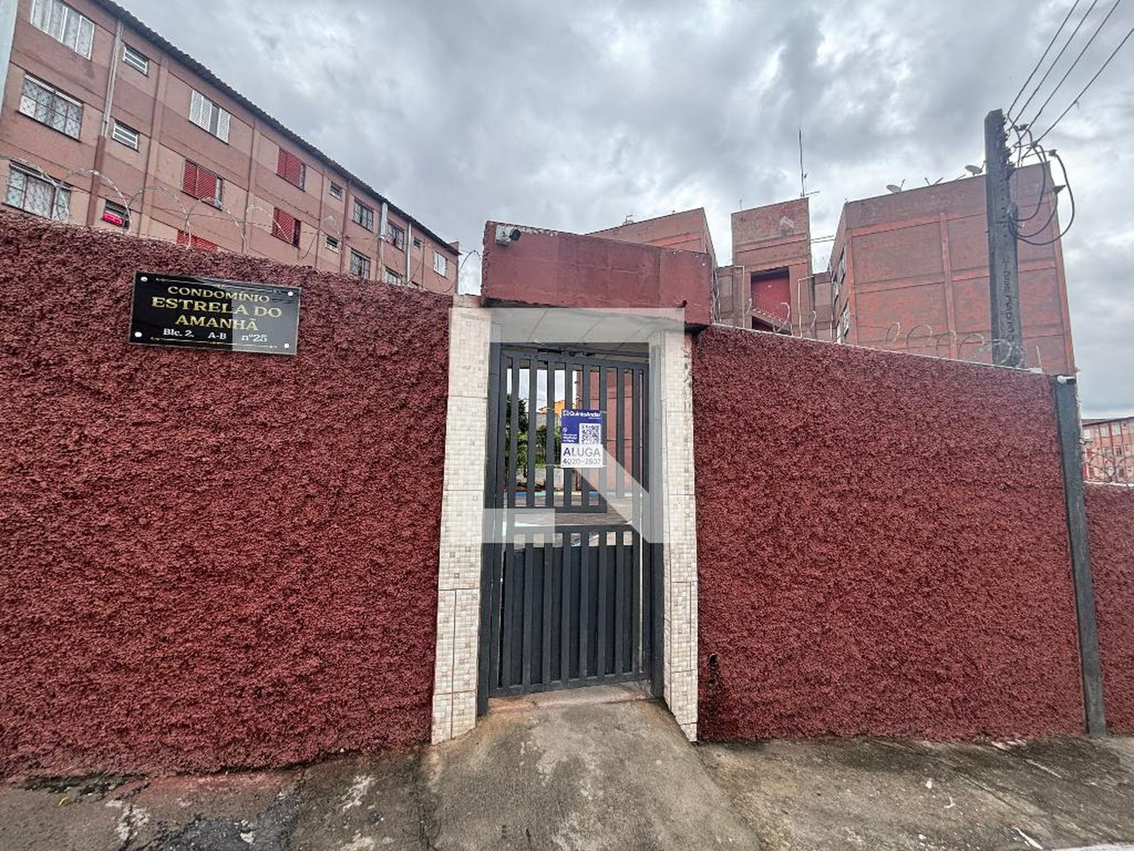 Fachada Condomínio em Rua Chico Feitosa, 25