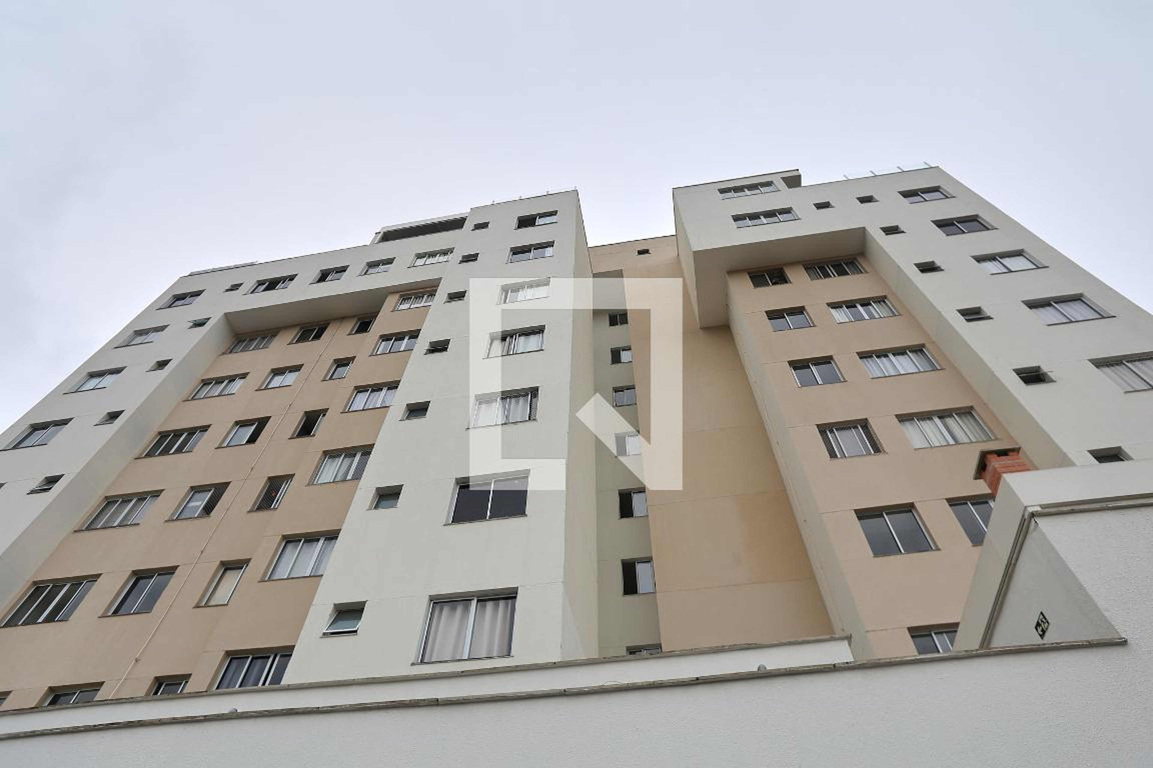 Fachada Condomínio em Alameda dos Jacarandás, 11