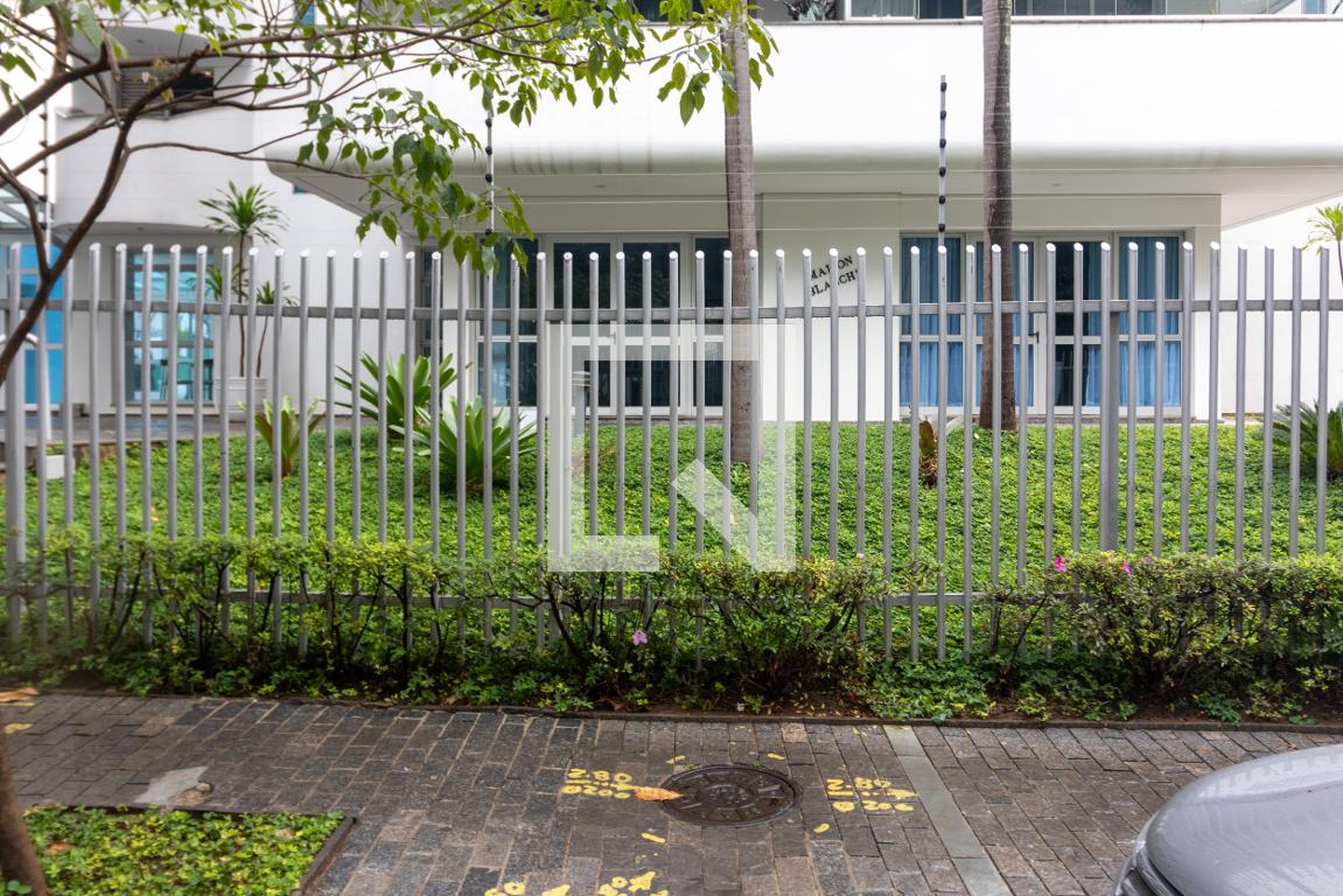 Fachada Condomínio Maison André Courreges
