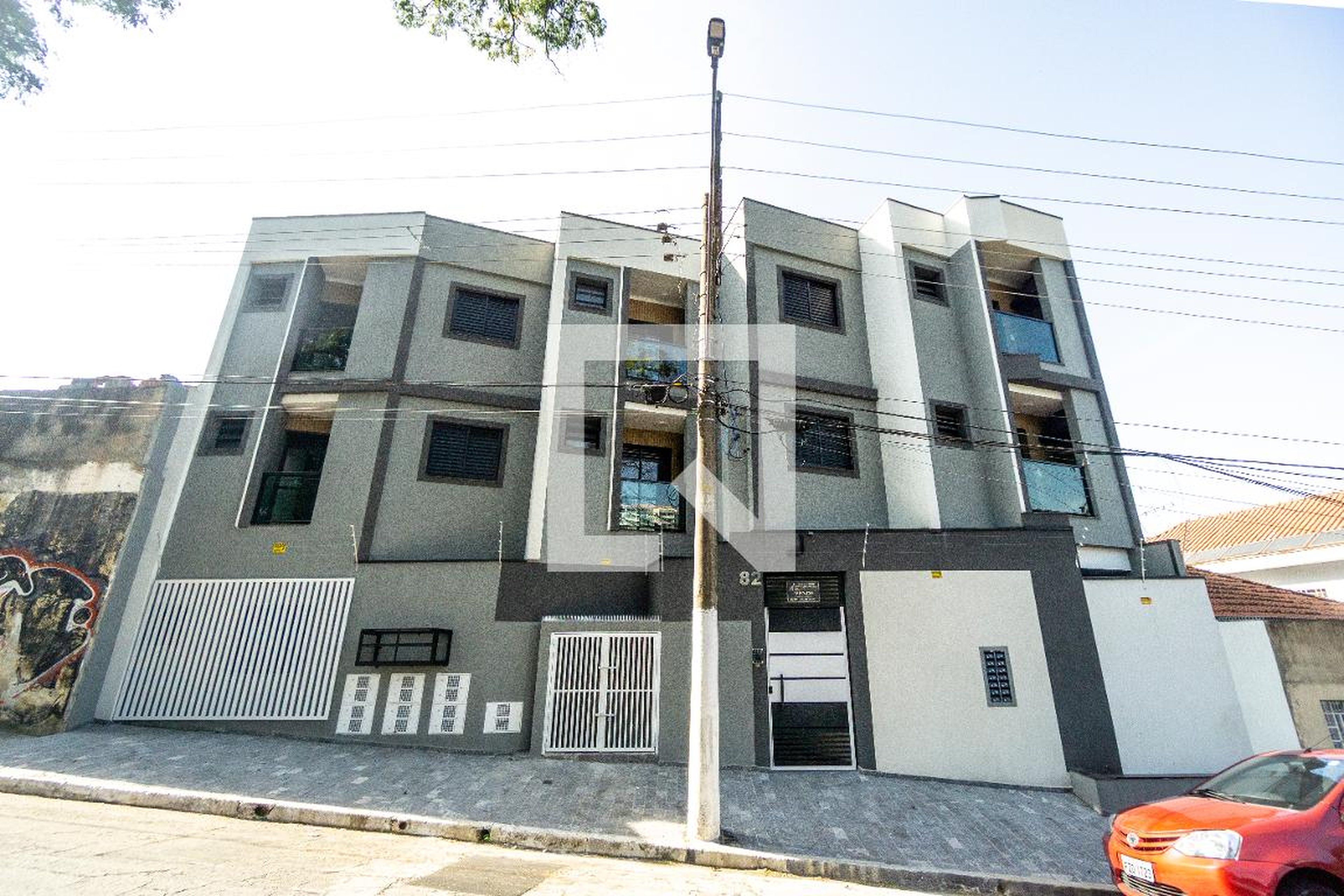 Fachada Condomínio em Rua Enani, 82