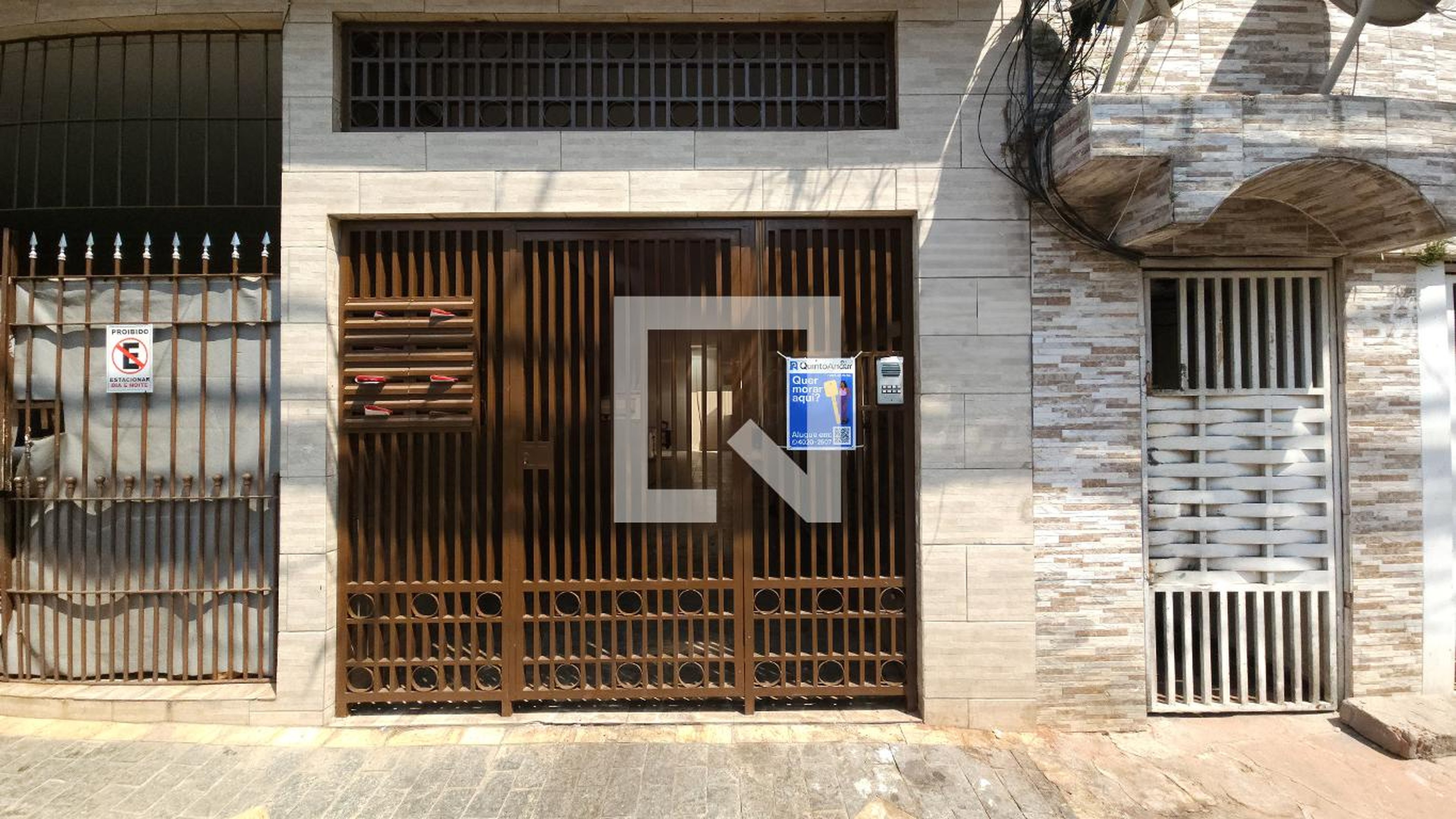Fachada Condomínio em Rua Biguatinga, 23