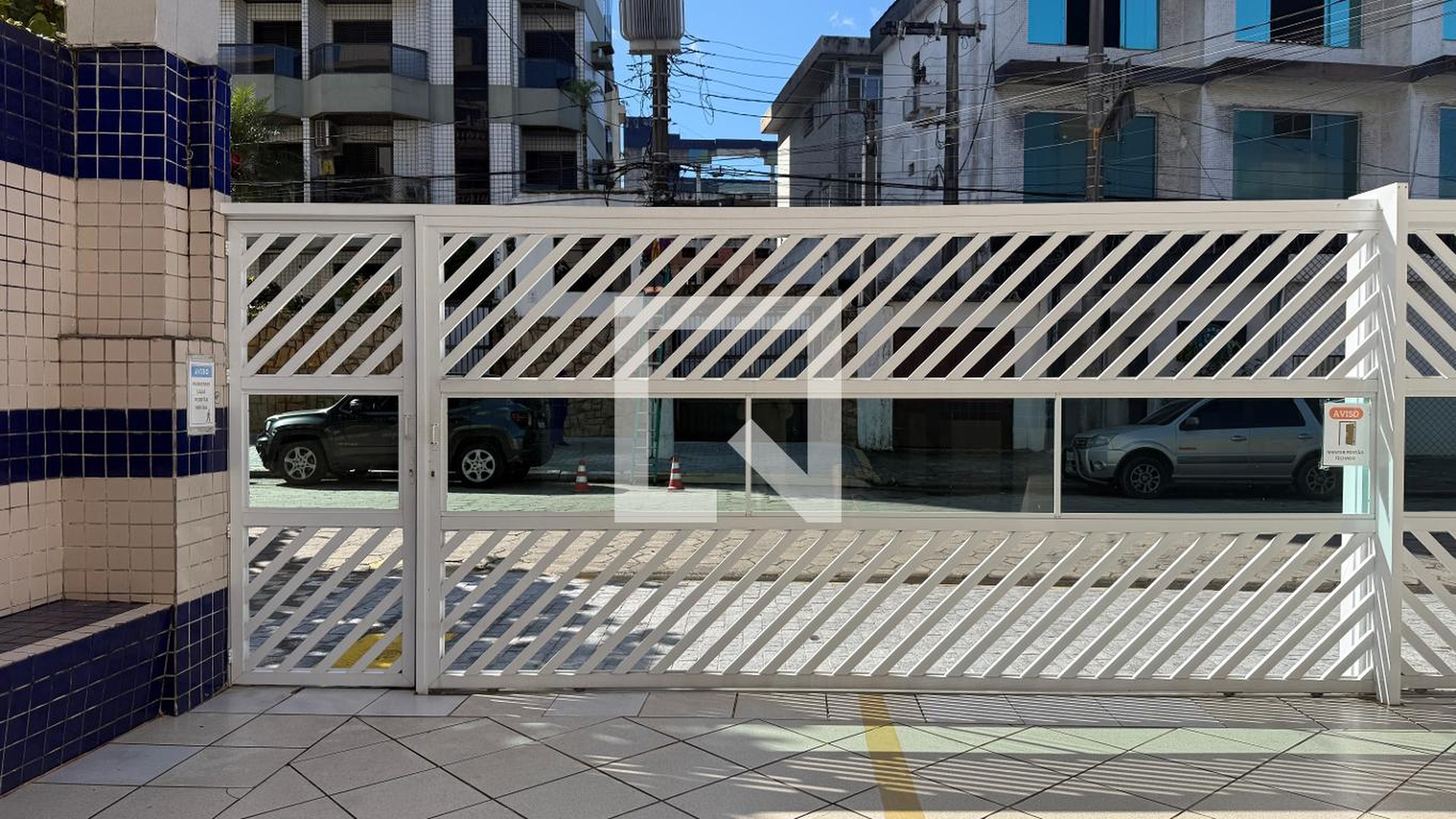 Fachada Condomínio em Rua Ignácio Miguel Estefno, 461
